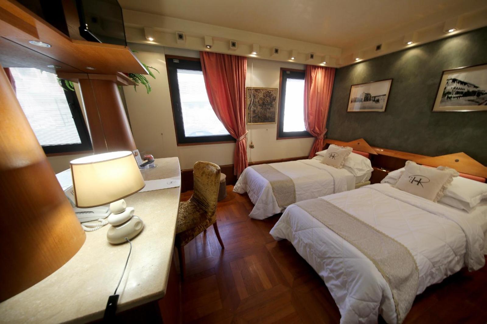 Double or Twin Room - Photo 36