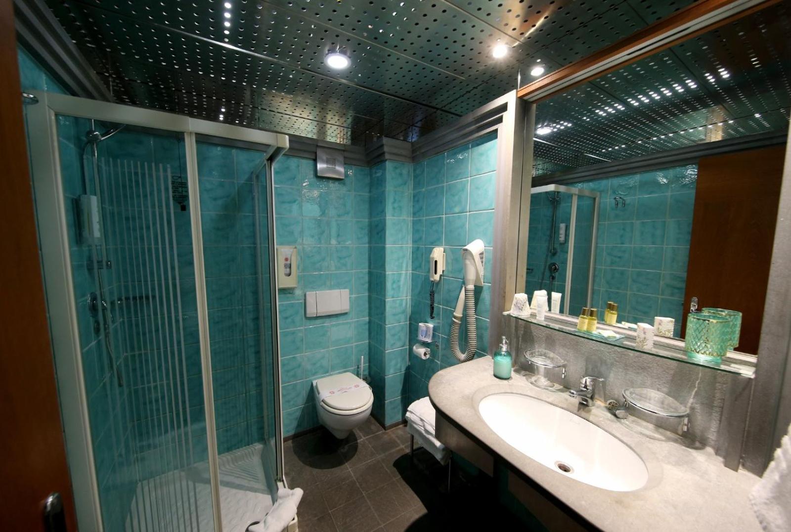 Double or Twin Room - Photo 22