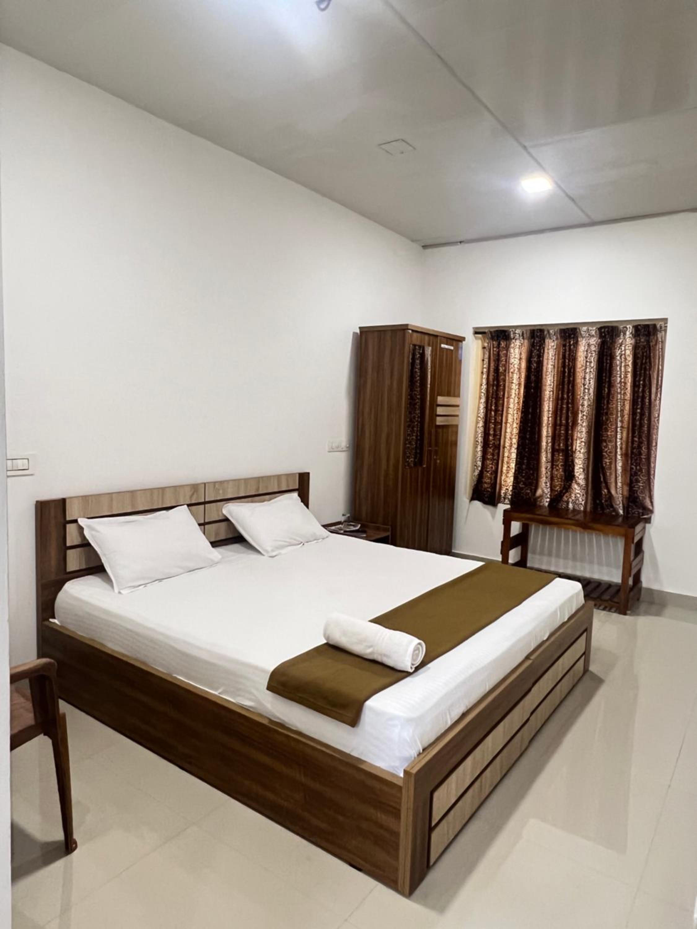 Deluxe Double Room (2 Adults + 1 Child) photo 1