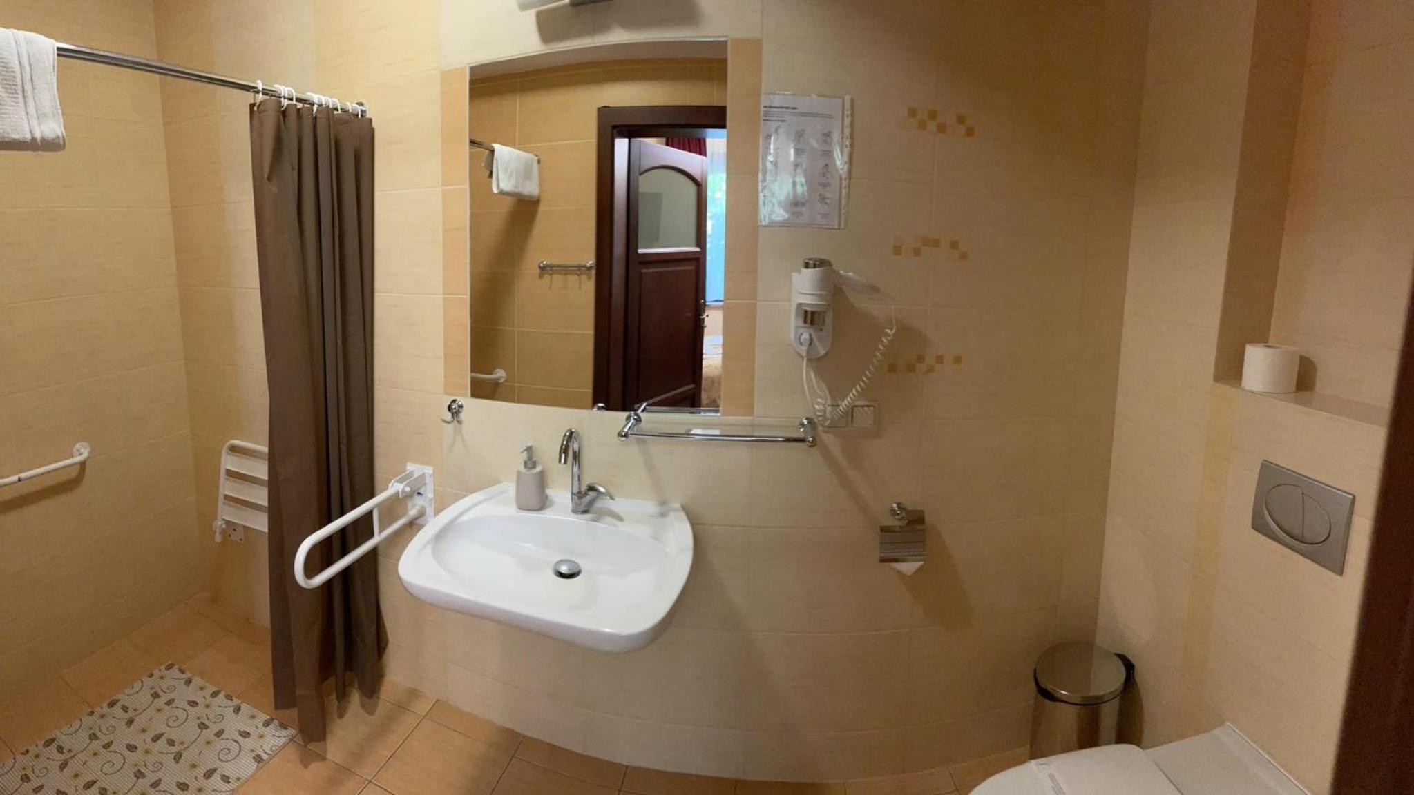 Triple Room - Disability Access photo 3