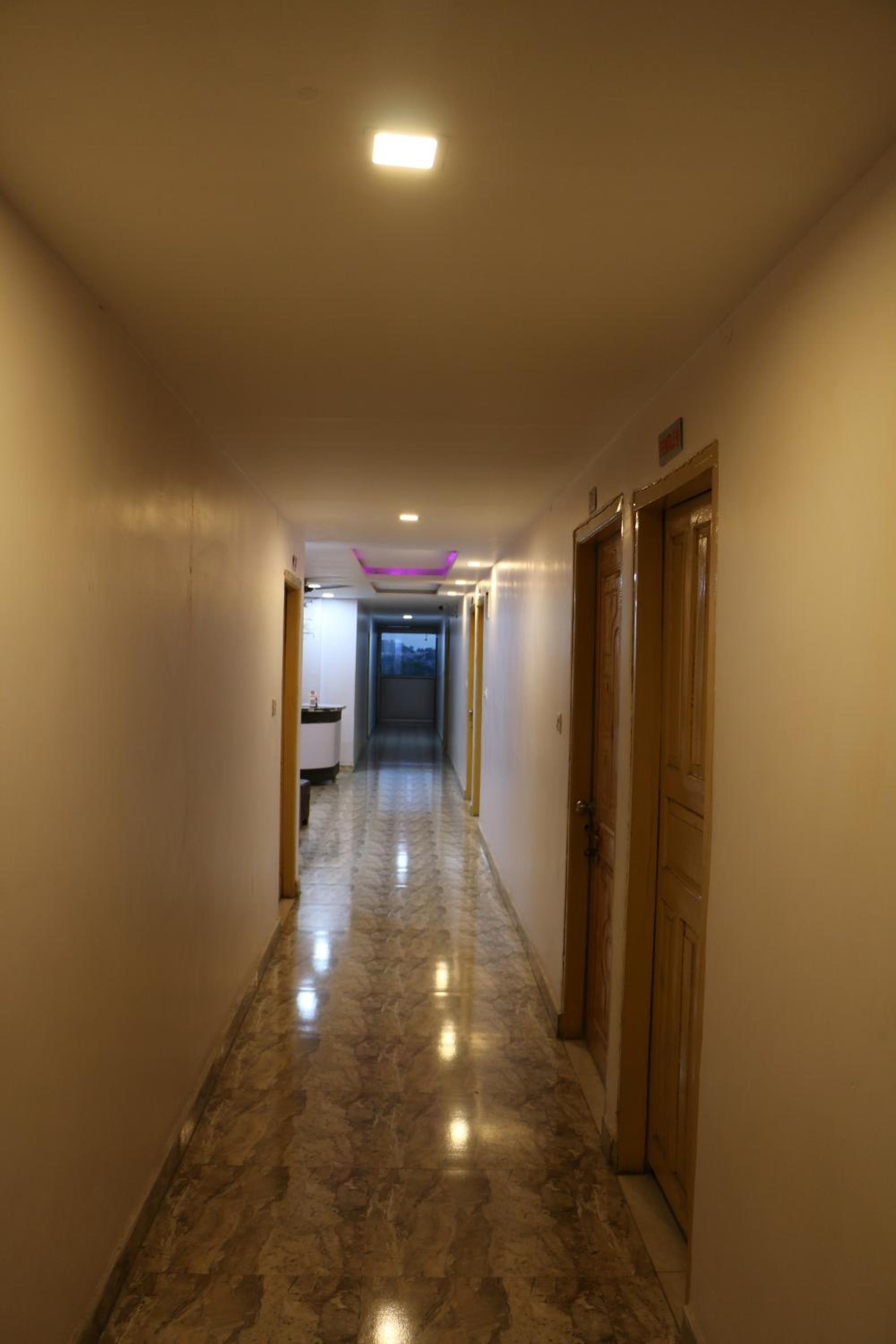 Standard King Room photo 3