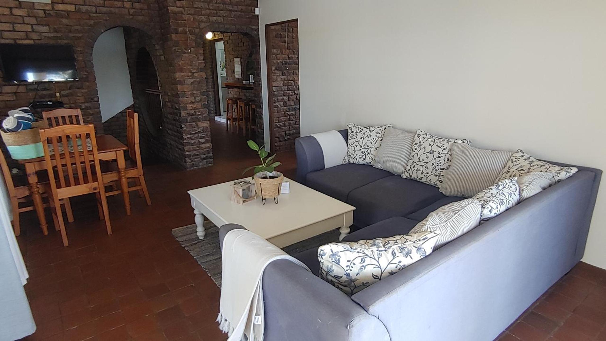 Family Room with Lake View photo 2