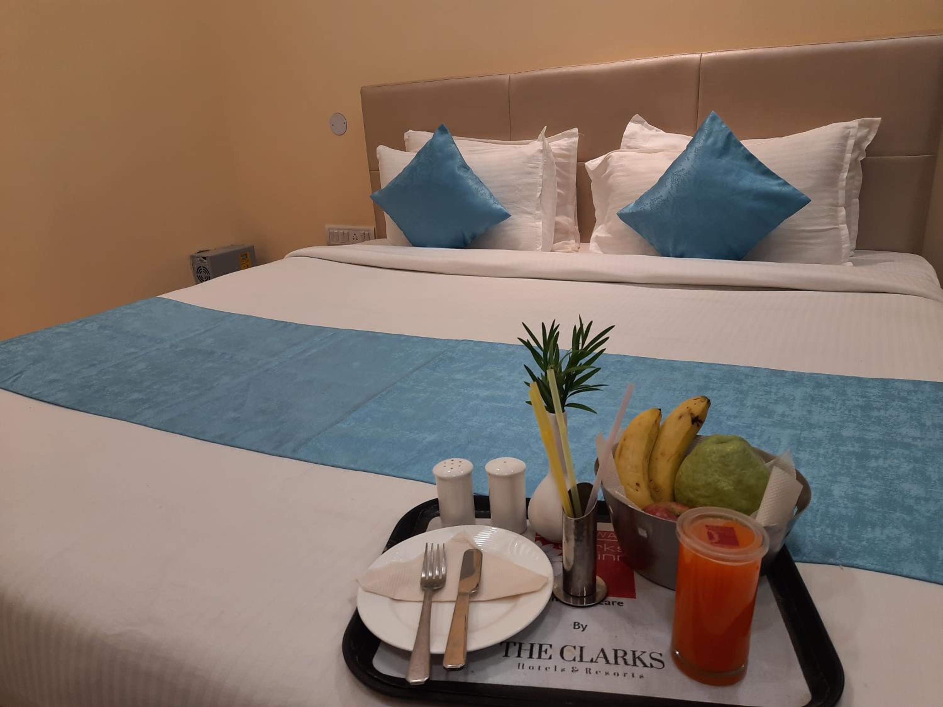 Deluxe Room - Photo 9