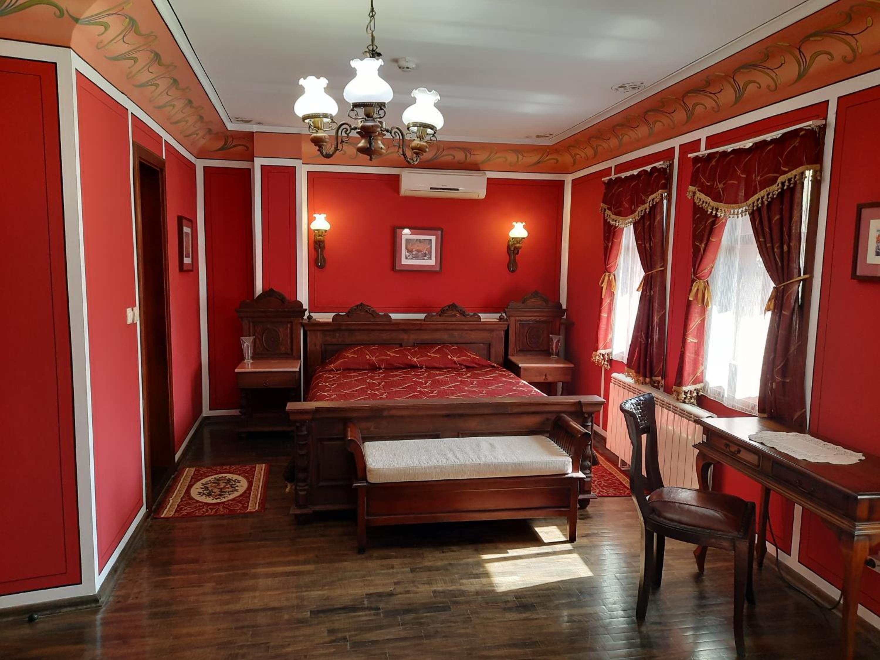 Deluxe Double Room with Balcony - Photo 5