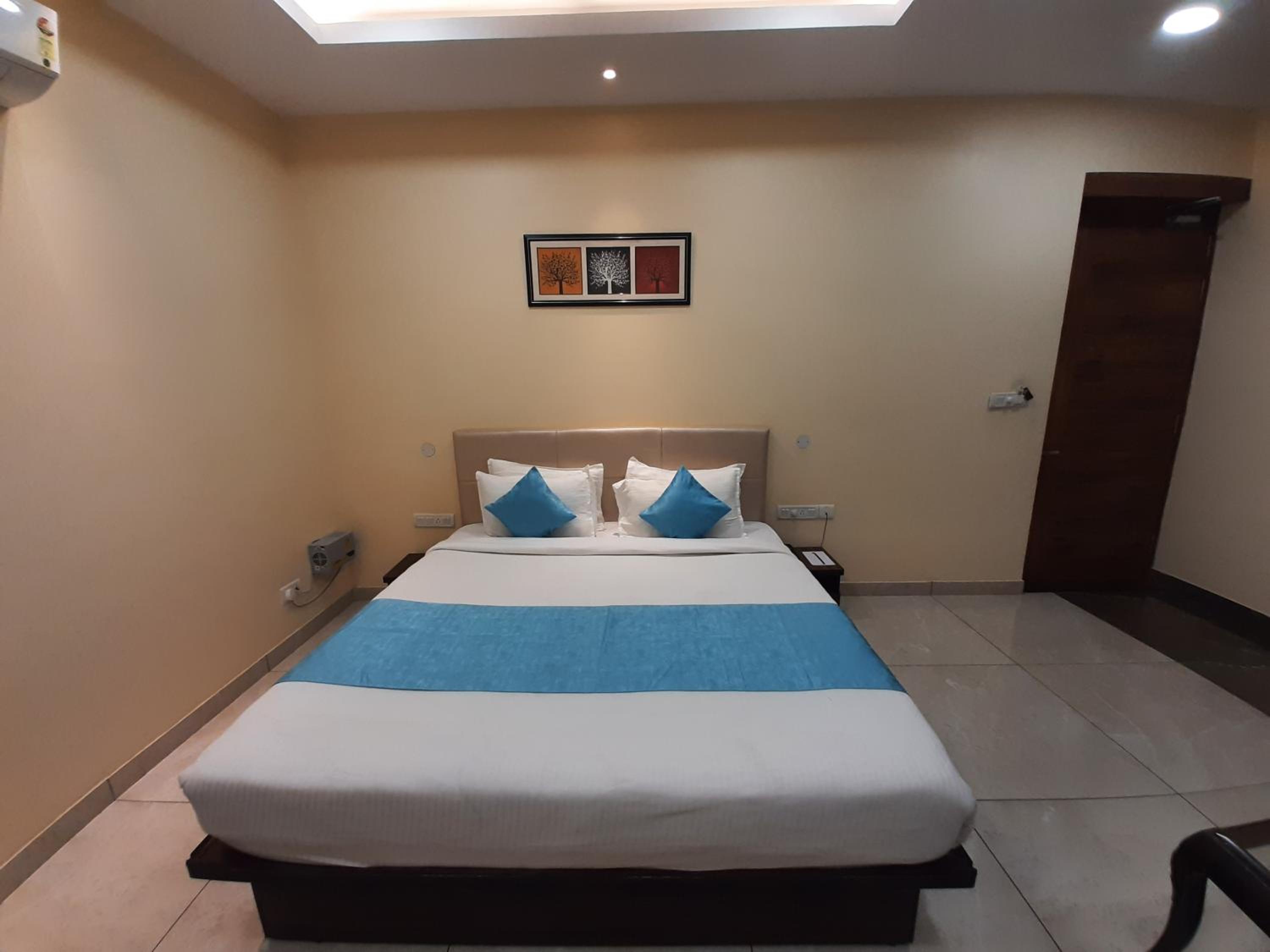 Deluxe Room - Photo 2