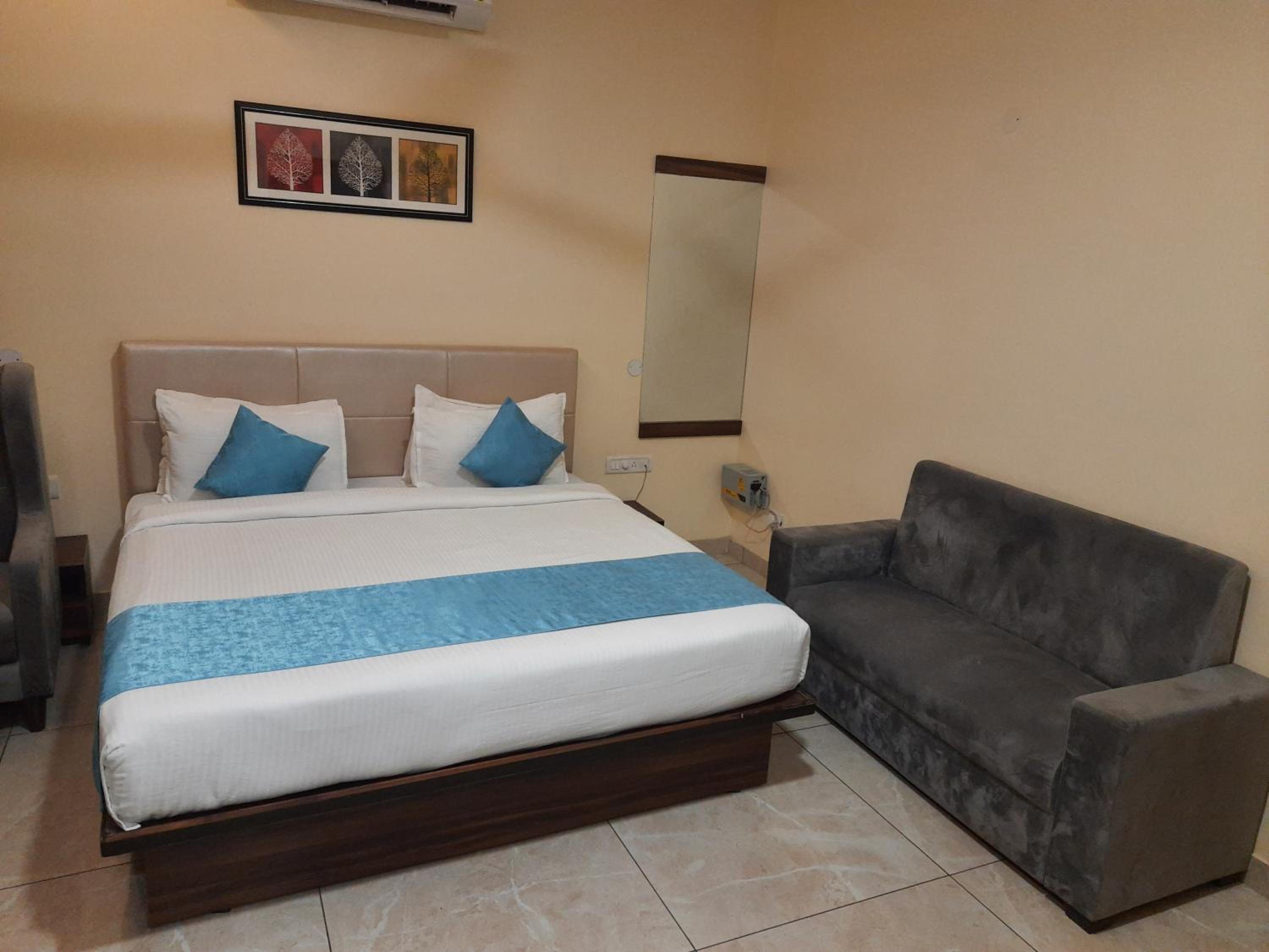 Deluxe Room - Photo 3