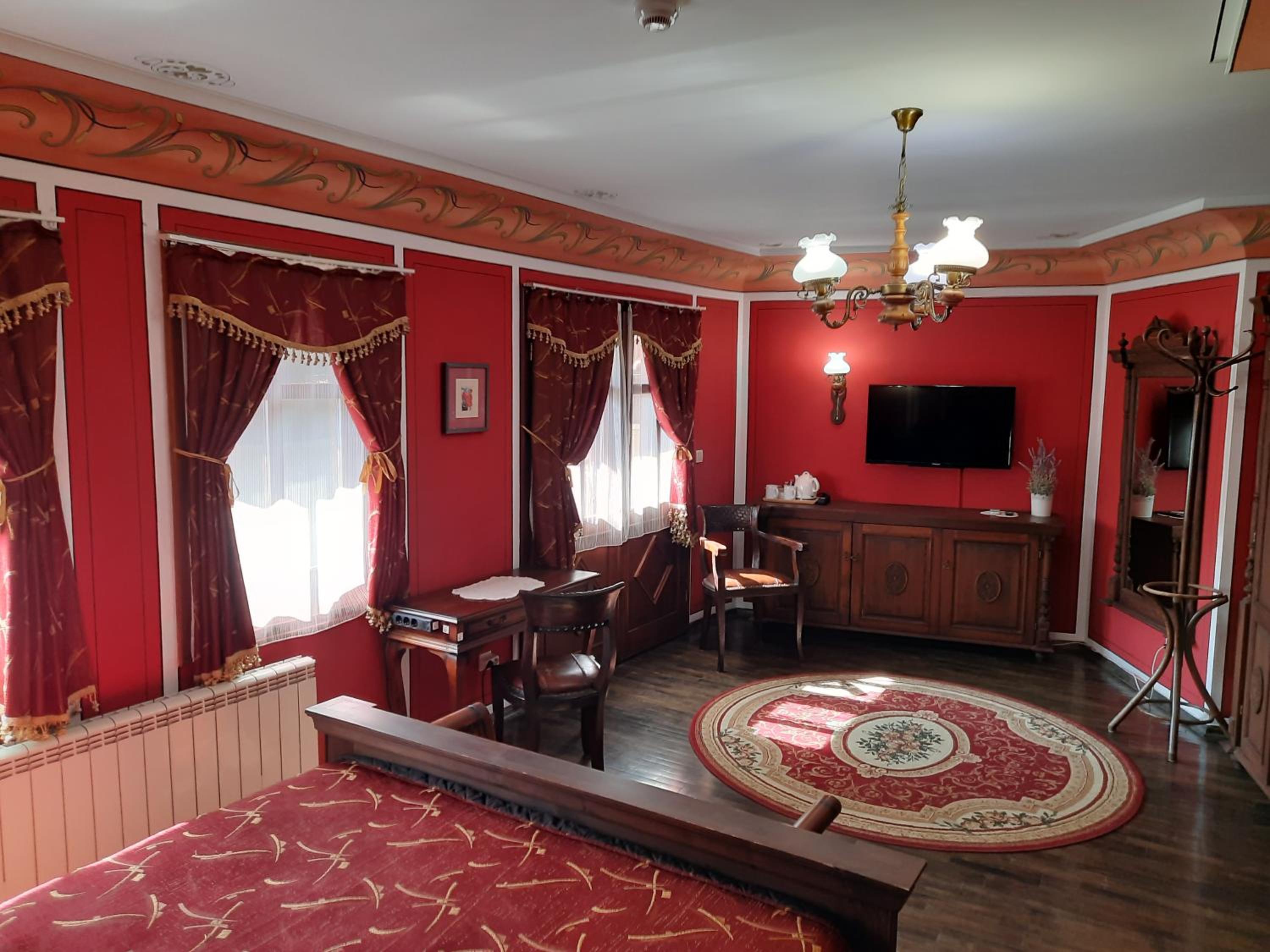 Deluxe Double Room with Balcony - Photo 3
