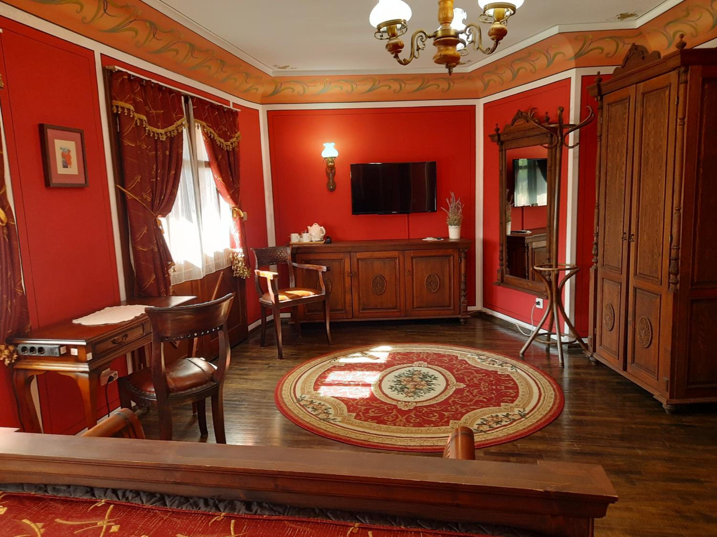 Deluxe Double Room with Balcony - Photo 6