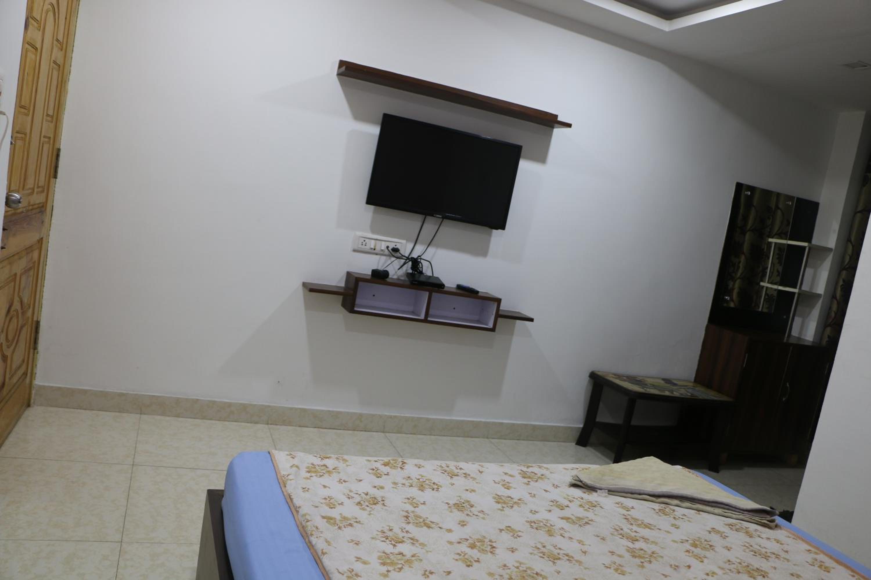 Standard King Room photo 2