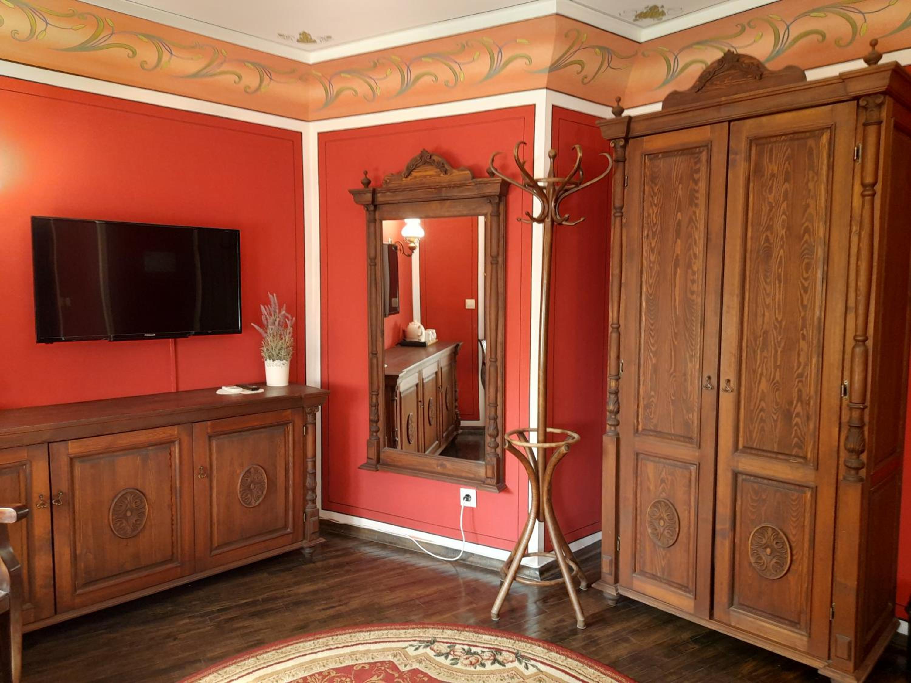 Deluxe Double Room with Balcony - Photo 8