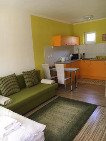 One-Bedroom Apartment photo 1