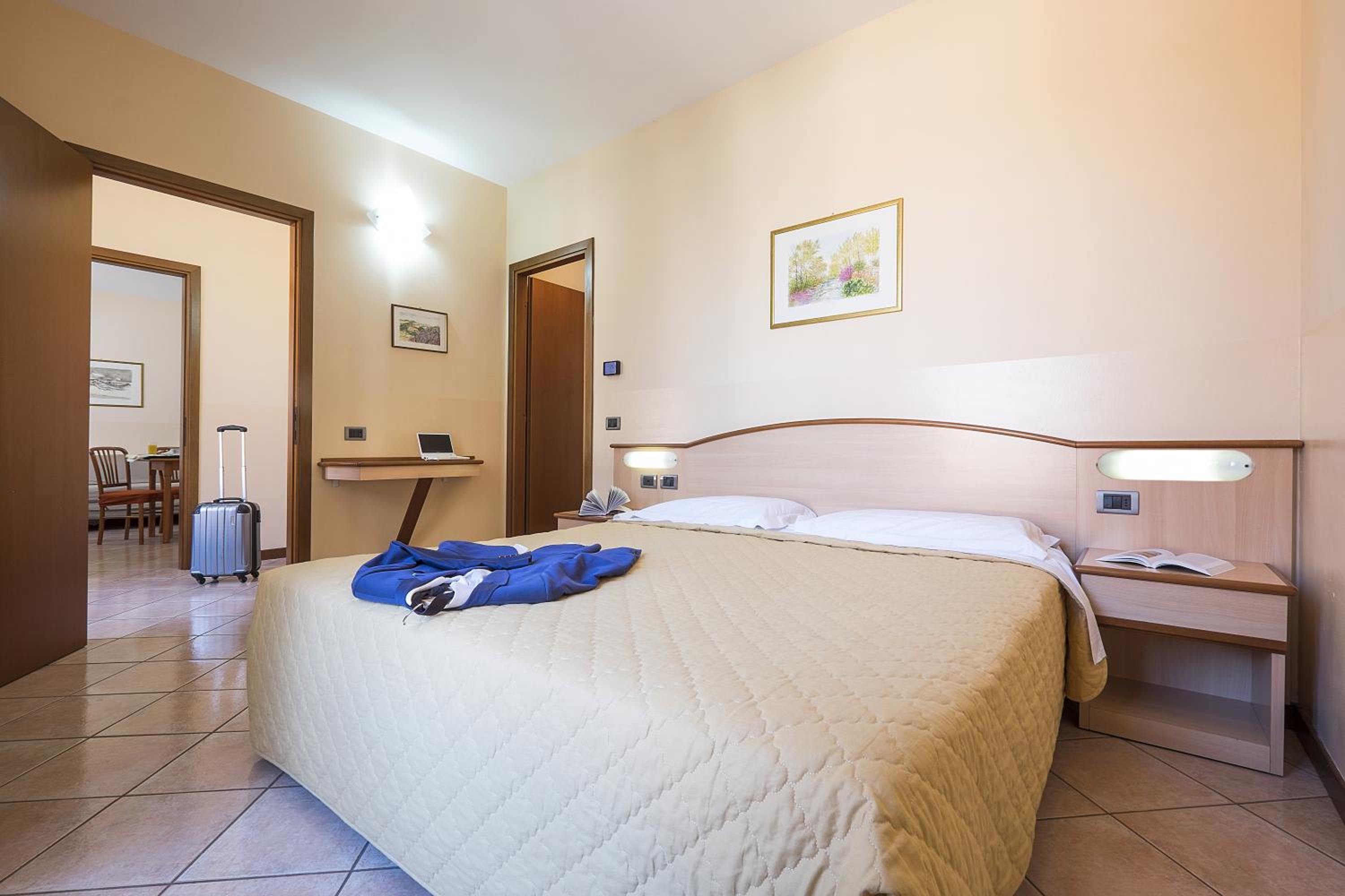 Standard Apartment - Photo 2
