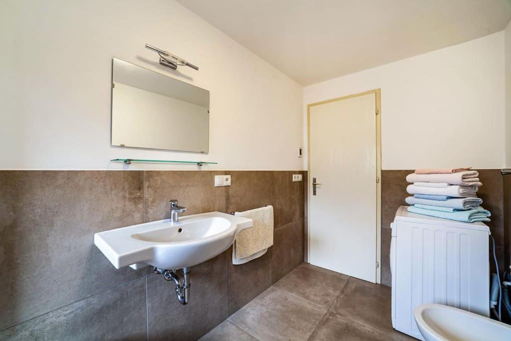 Two-Bedroom Apartment with Balcony photo 2
