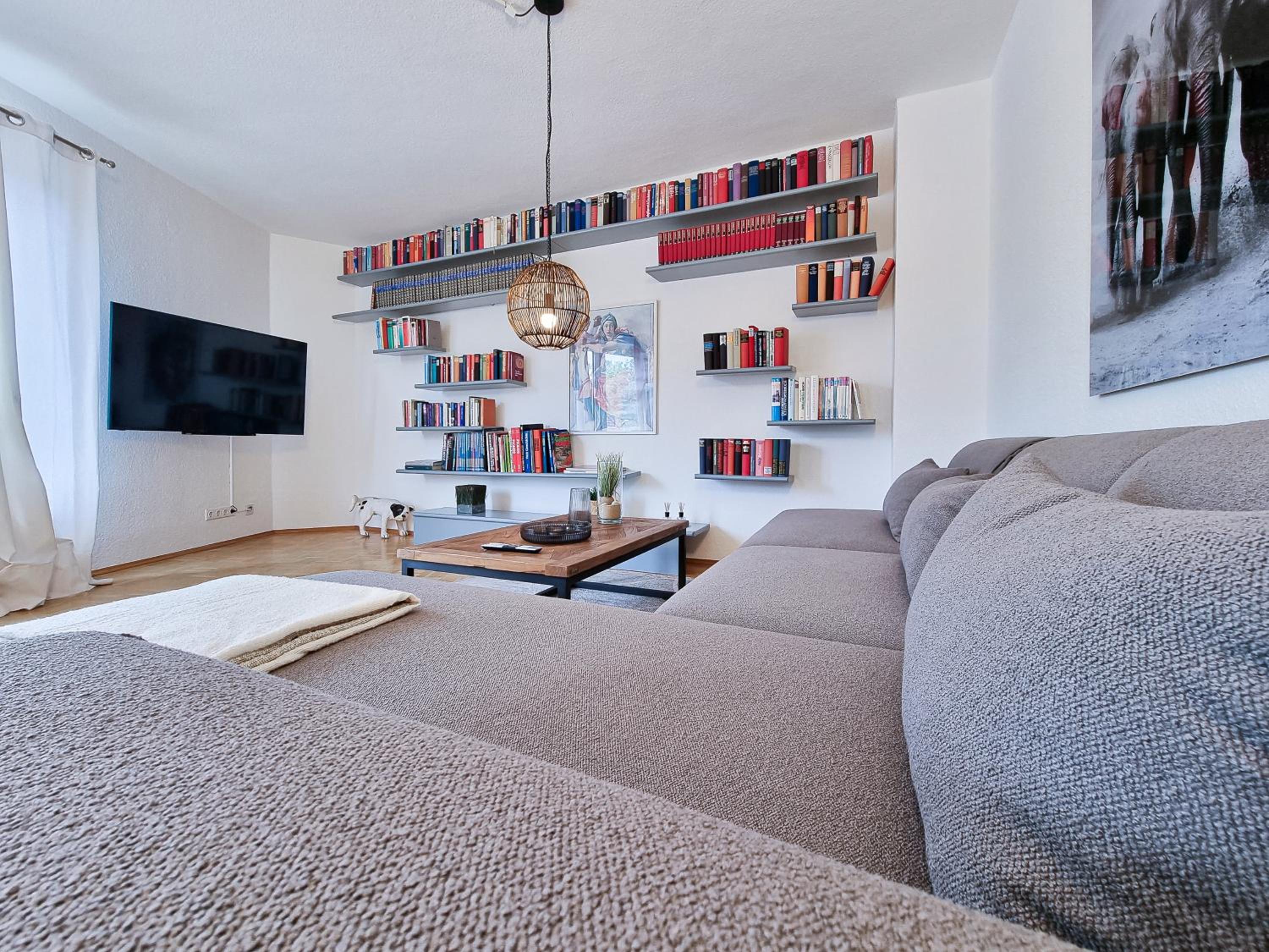 One-Bedroom Apartment photo 1