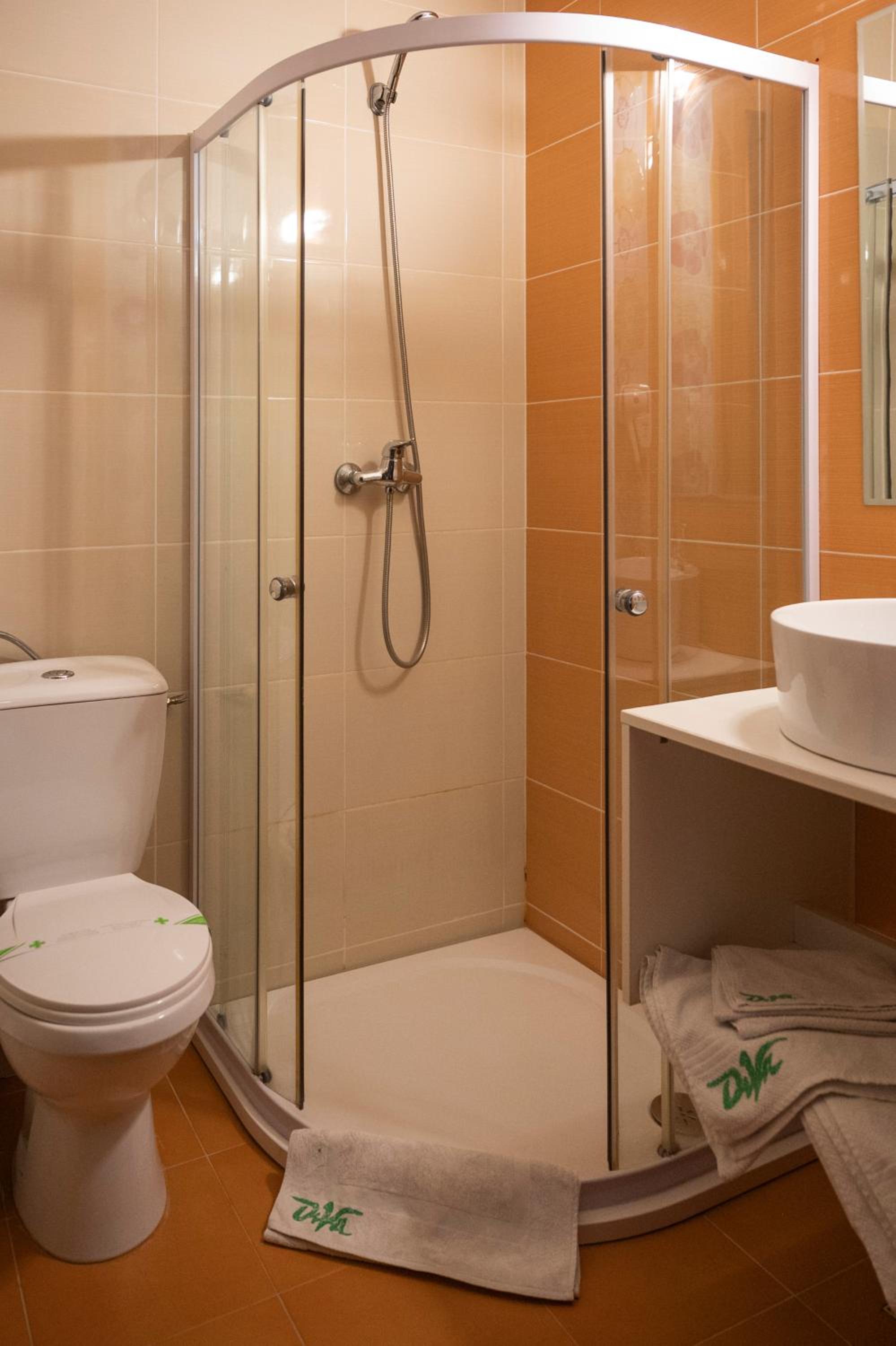 Twin Room - Photo 3