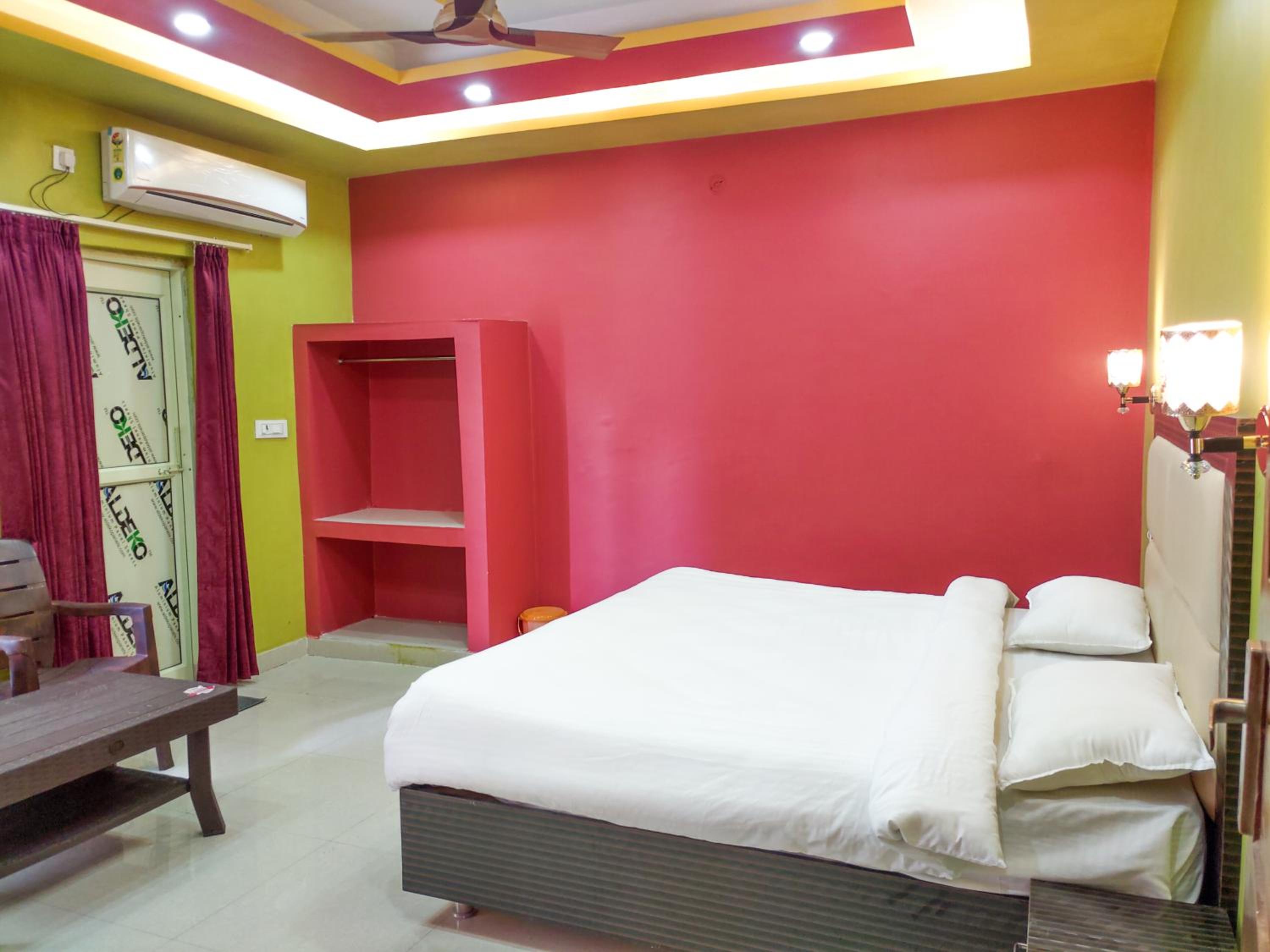 Deluxe Double Room with Balcony photo 2