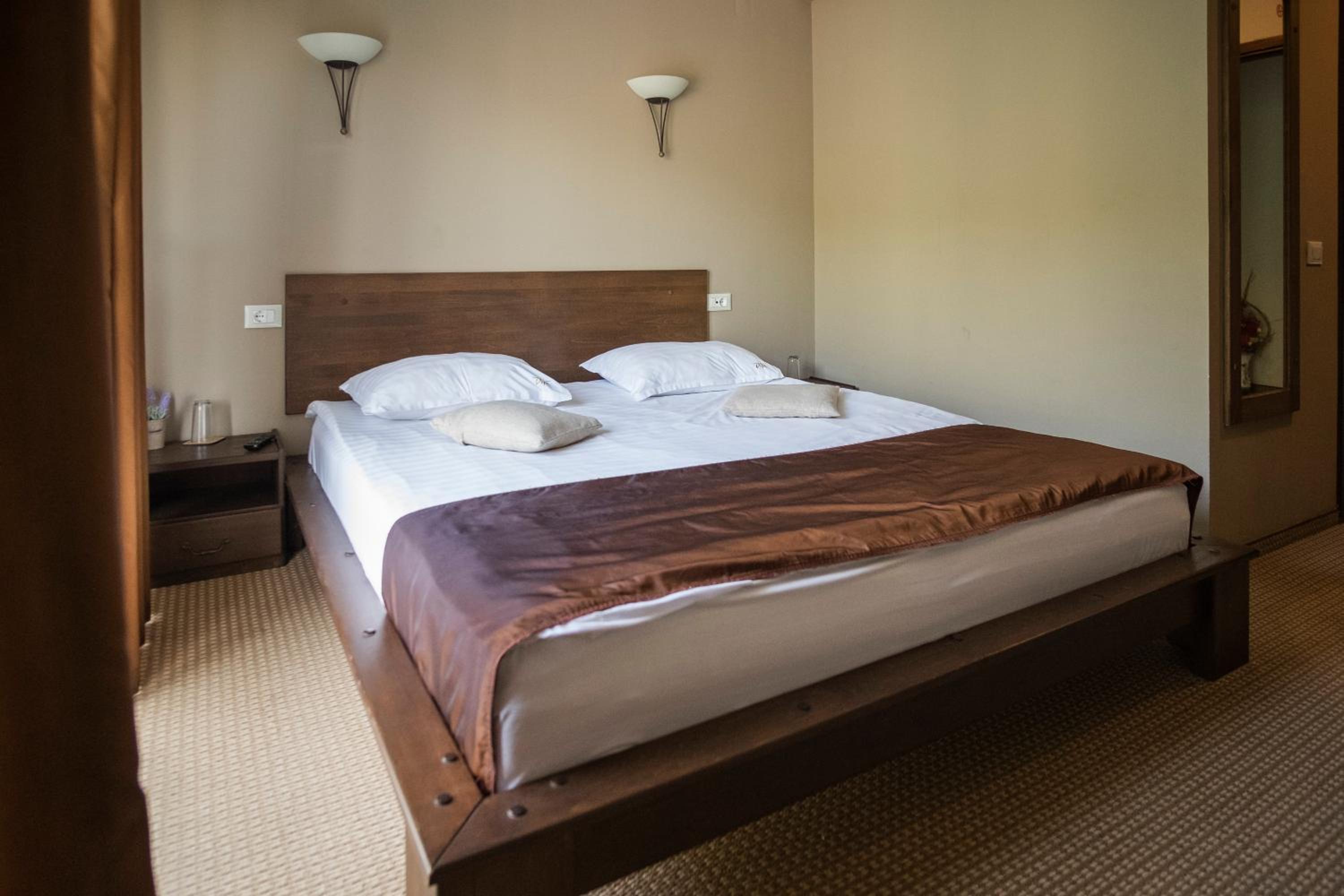 Double Room - Photo 7