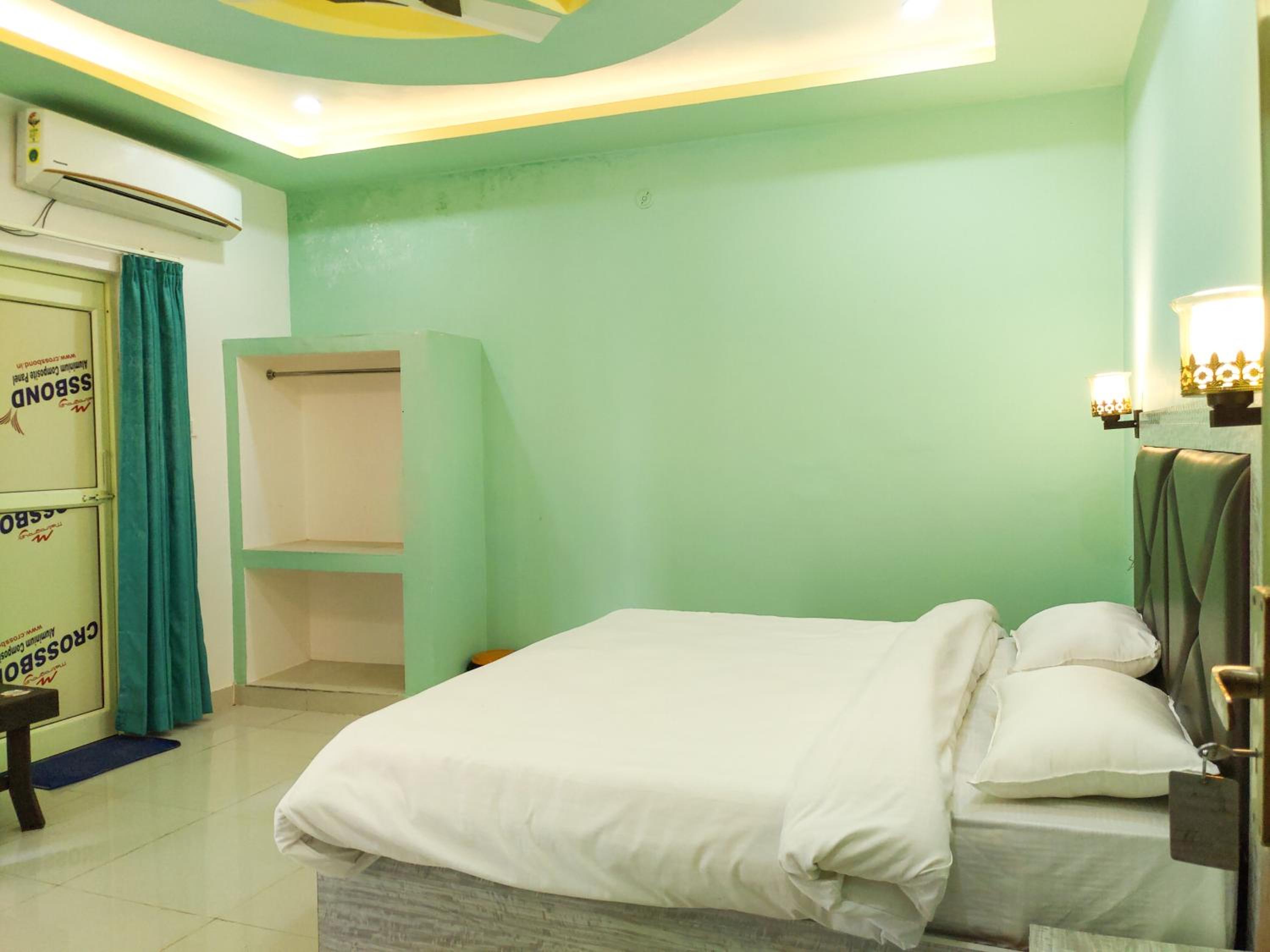 Deluxe Double Room With Balcony photo 2