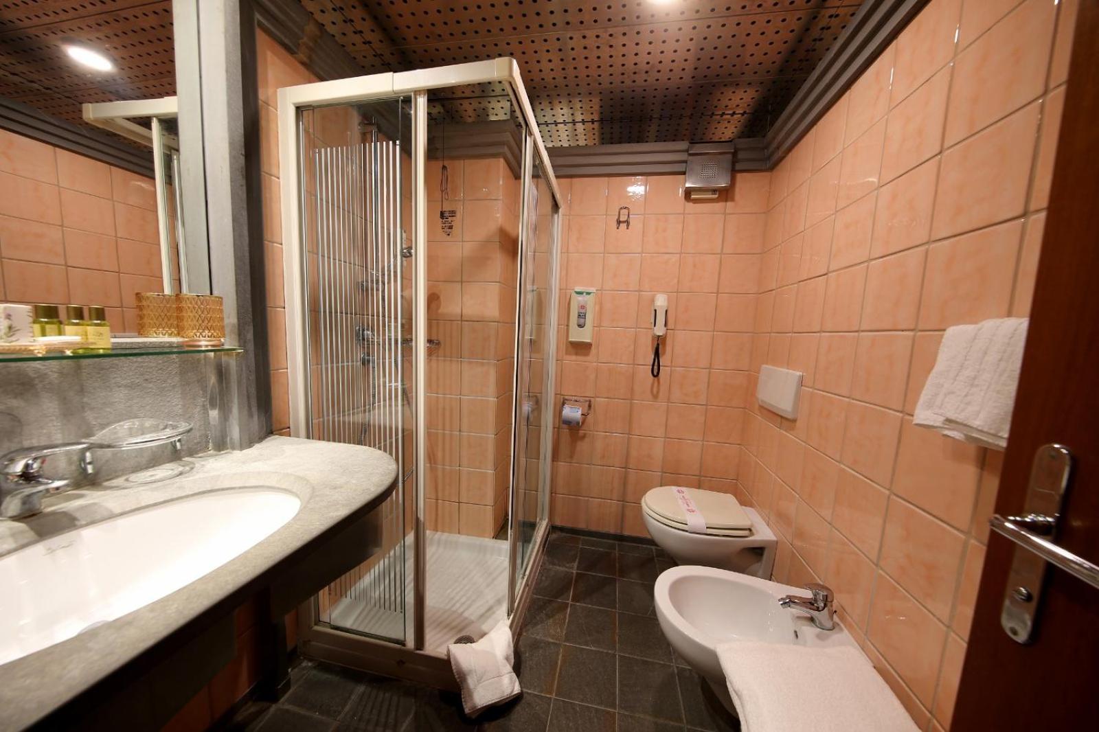 Double or Twin Room - Photo 61