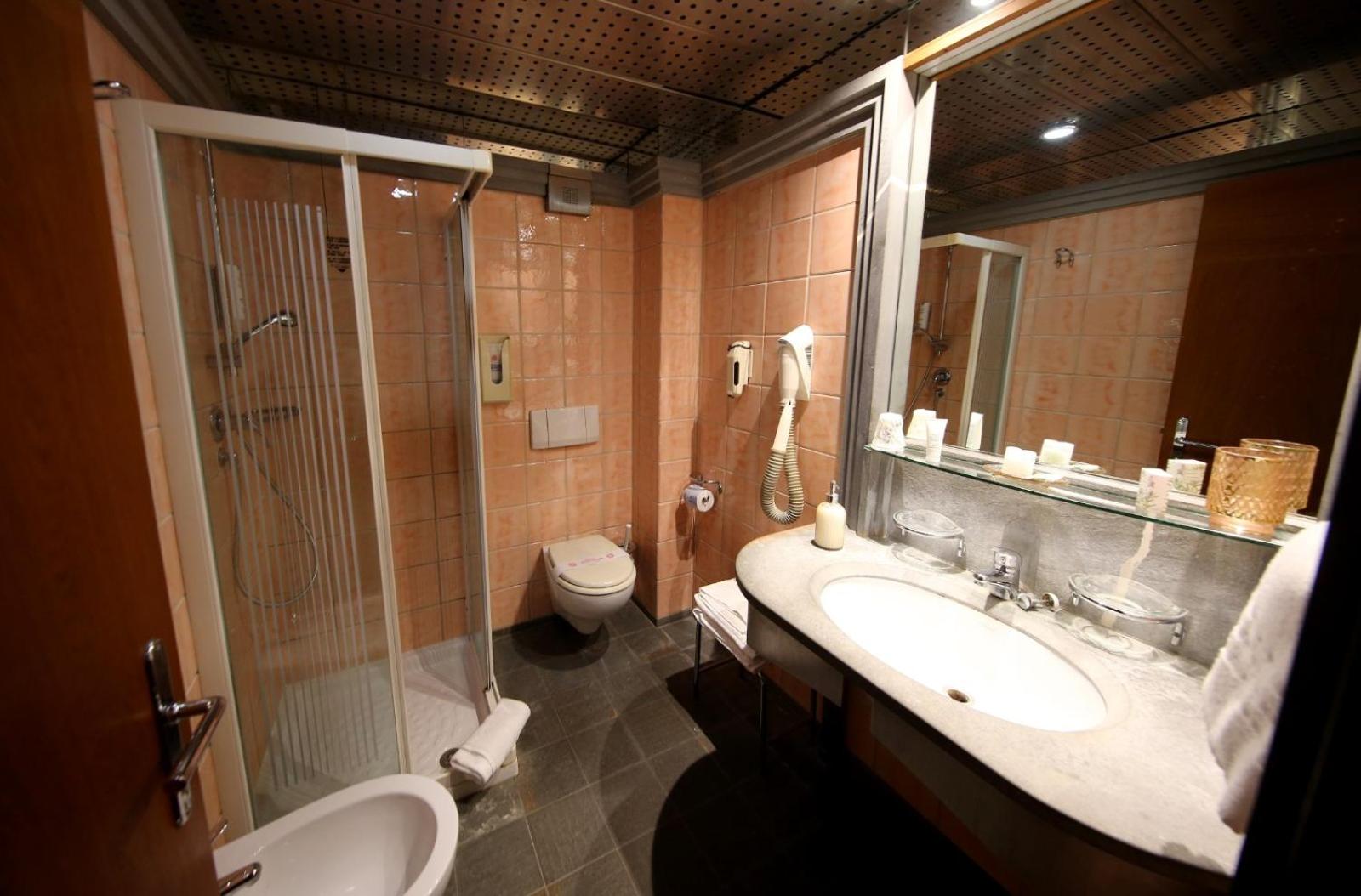 Double or Twin Room - Photo 41