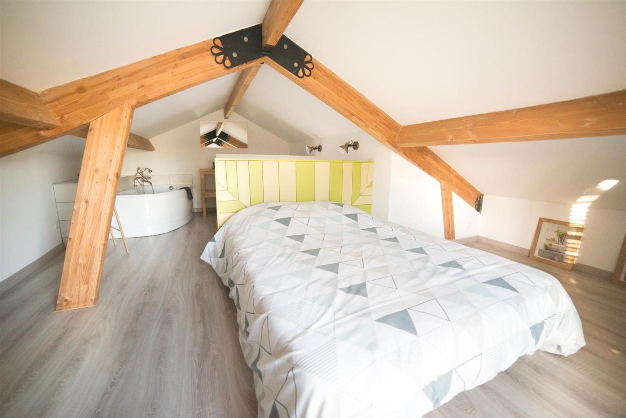 Deluxe Family Suite - Photo 5