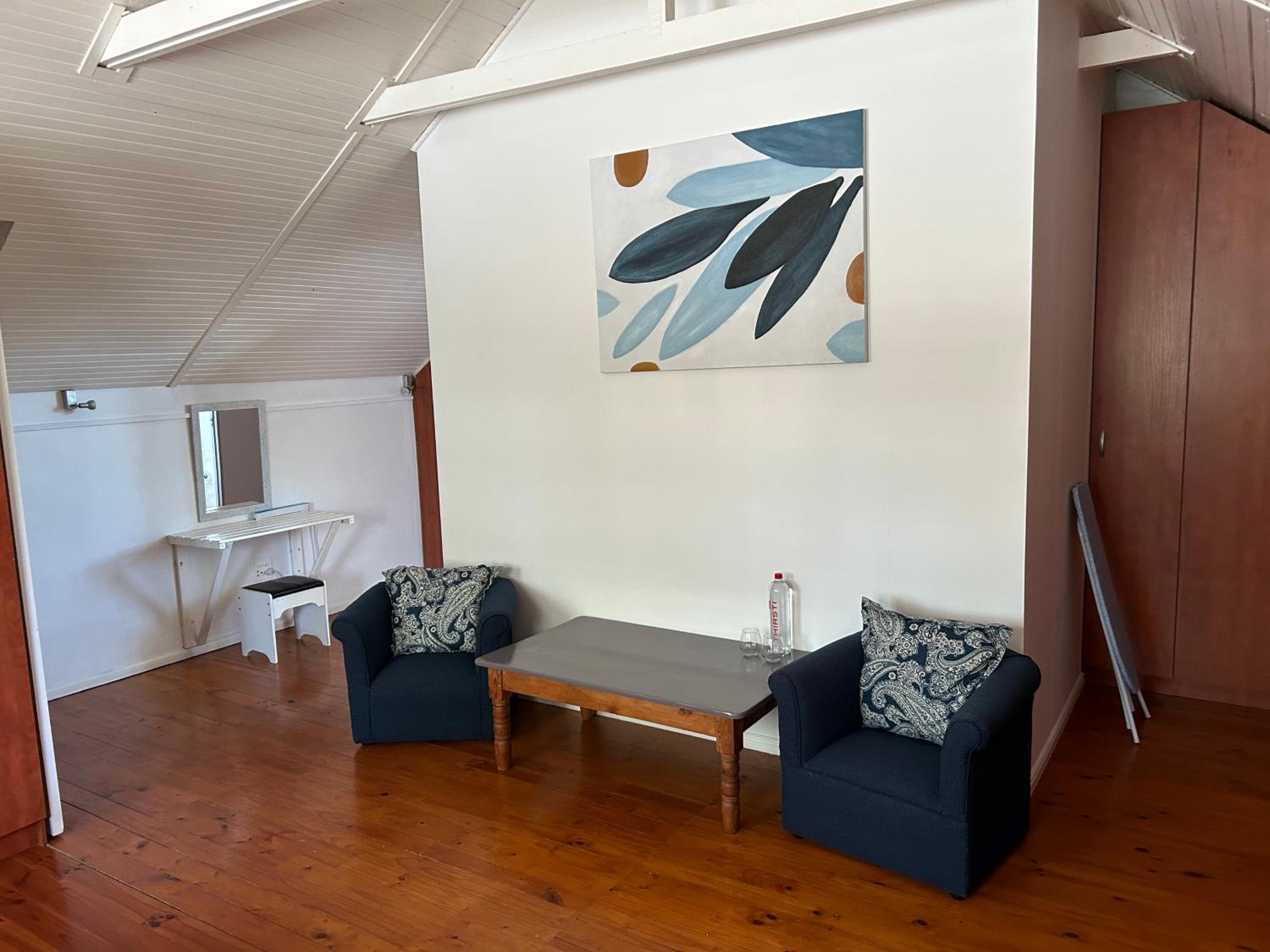 One-Bedroom Apartment - Photo 3