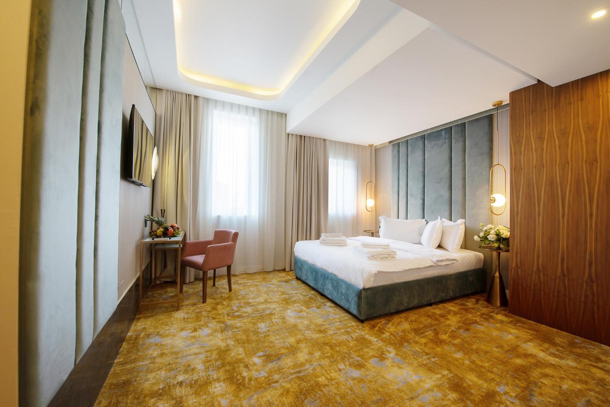 Deluxe King Room - Photo 1