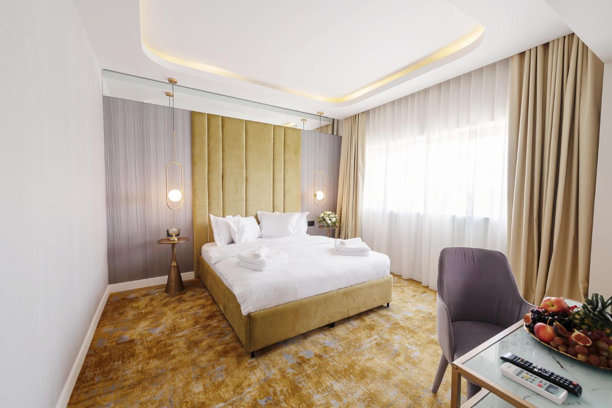 Deluxe King Room - Photo 21