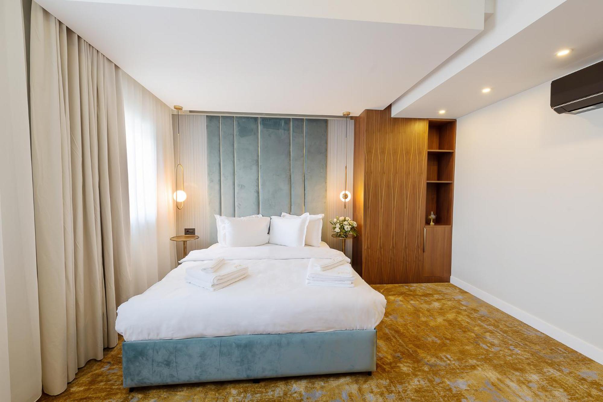 Deluxe King Room - Photo 3