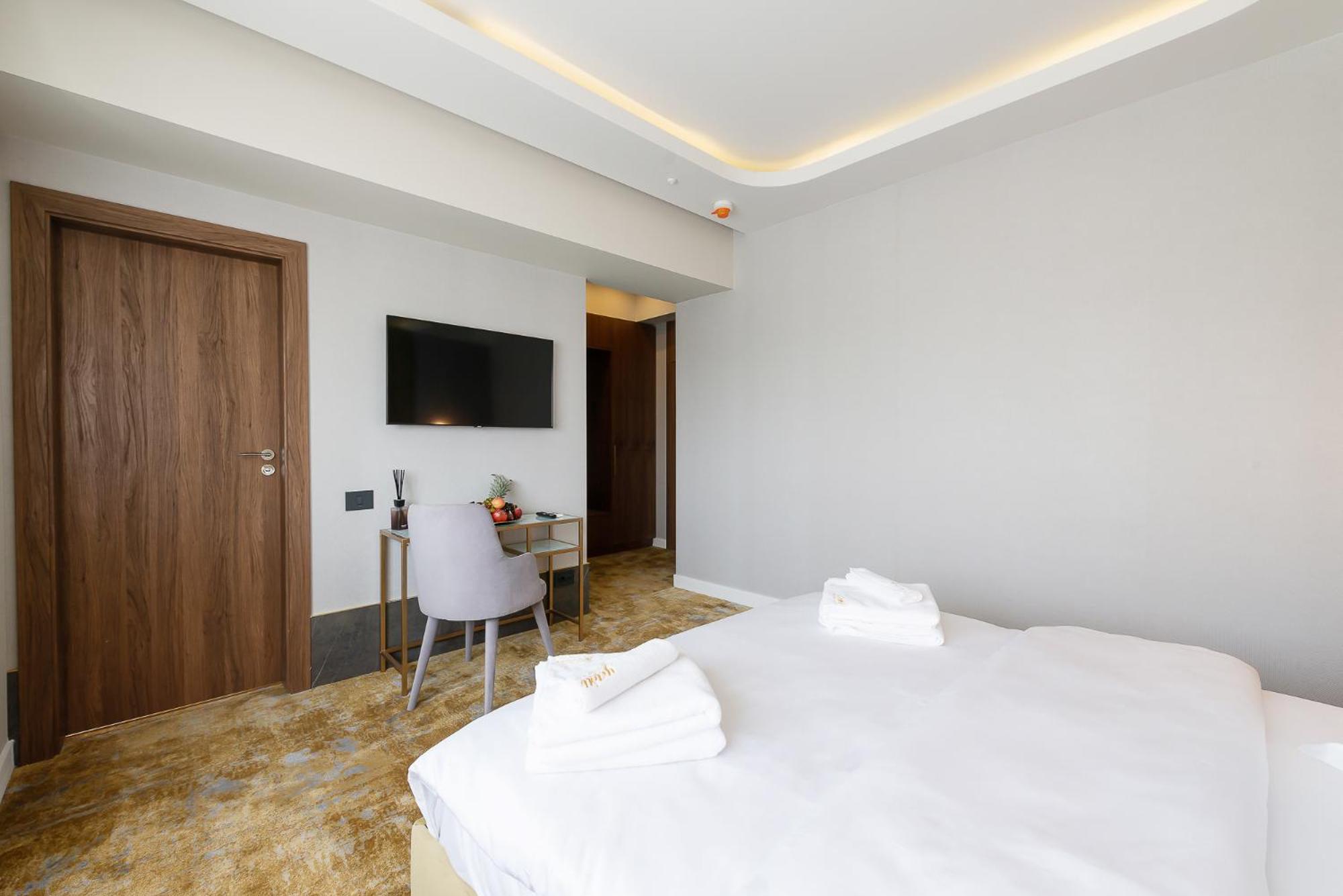 Deluxe King Room - Photo 20