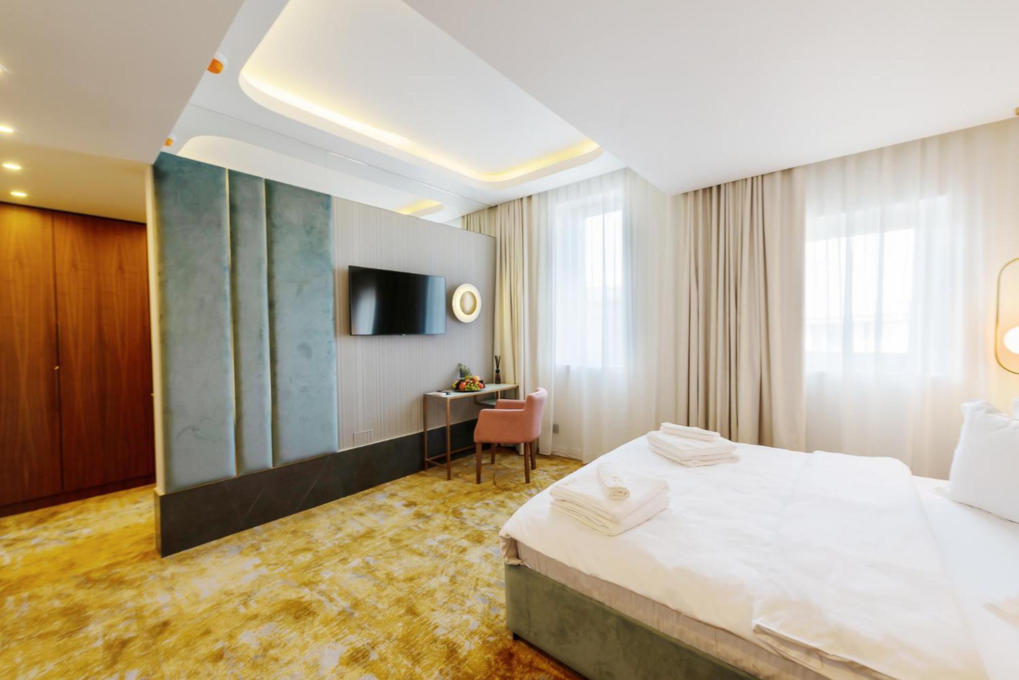 Deluxe King Room - Photo 4