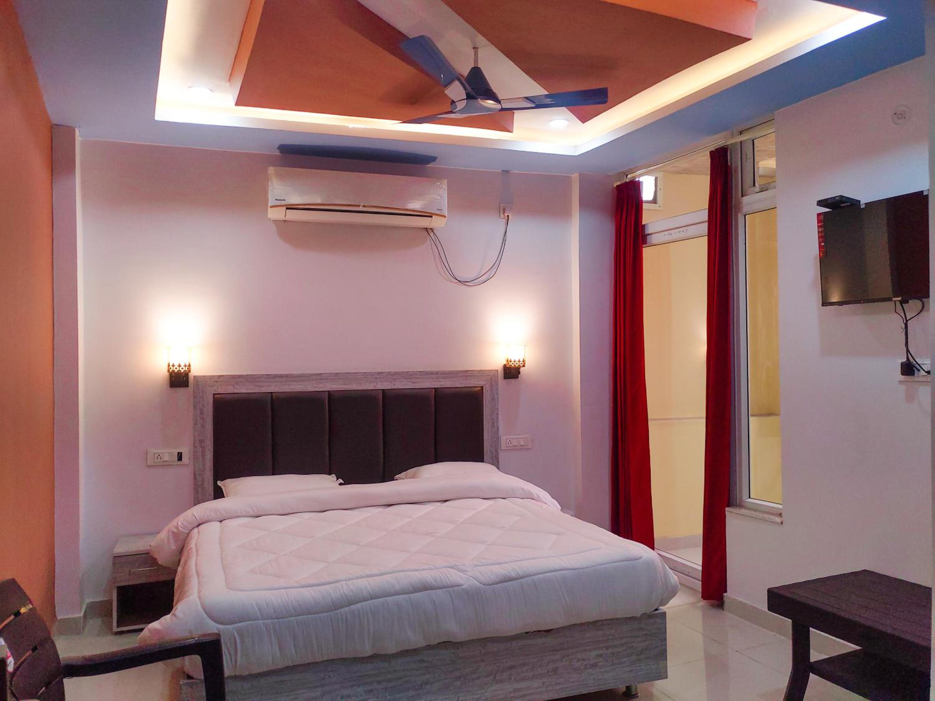 Deluxe Double Room with Bath photo 2