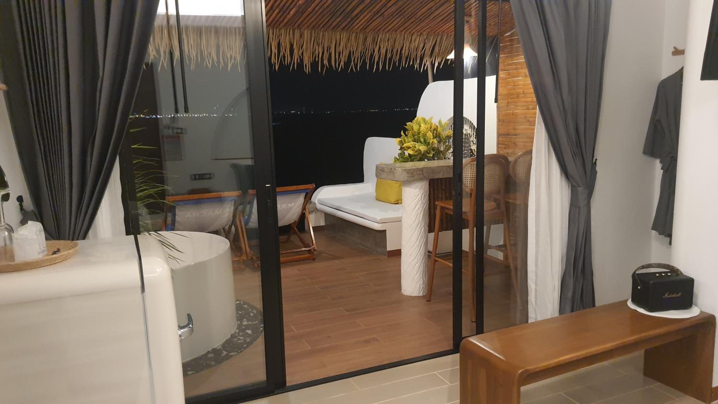 King Suite with Sea View - Photo 10