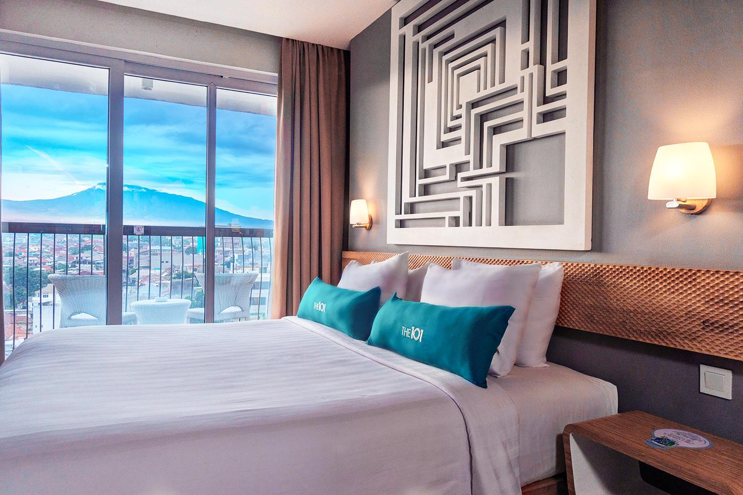 Deluxe Room with Pool View - Balcony photo 1