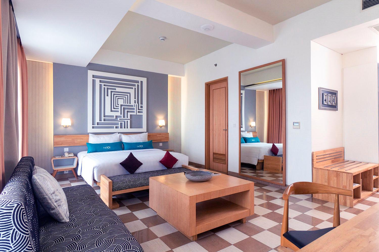 Executive Suite with Pool View - Balcony photo 3