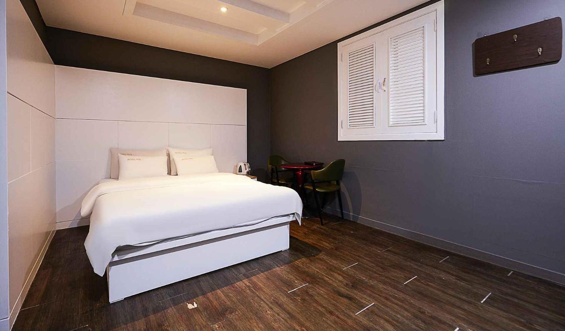 Standard Double Room - Photo 7