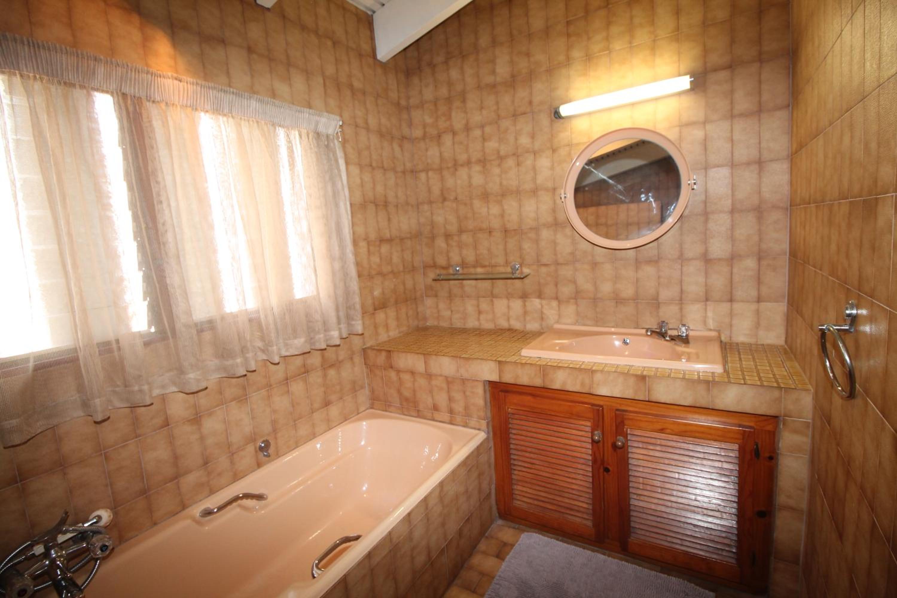 Four-Bedroom House photo 3