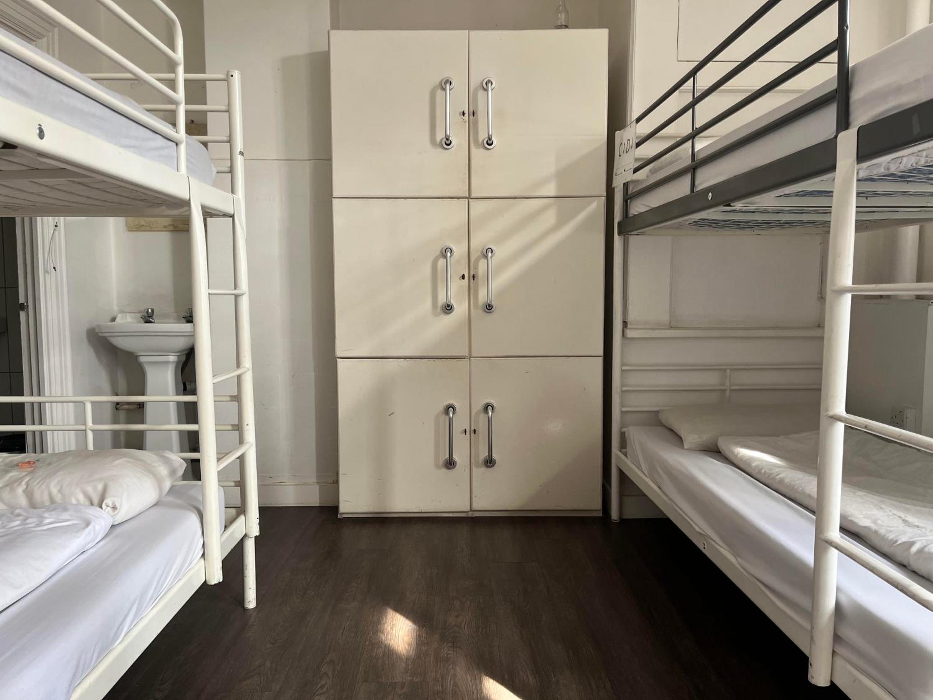 Bed in 6-Bed Mixed Dormitory Room photo 3