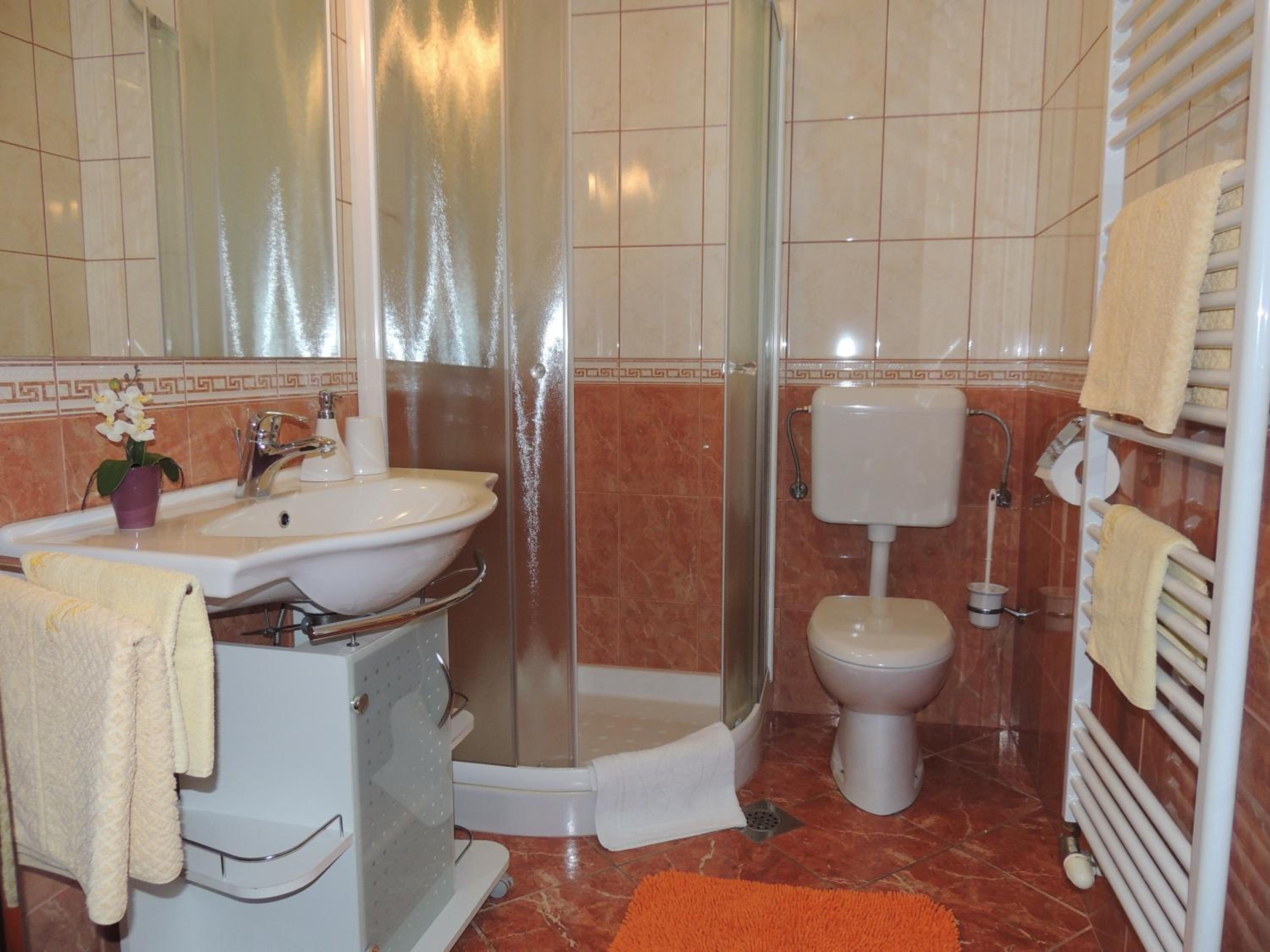 One-Bedroom Apartment - Photo 11