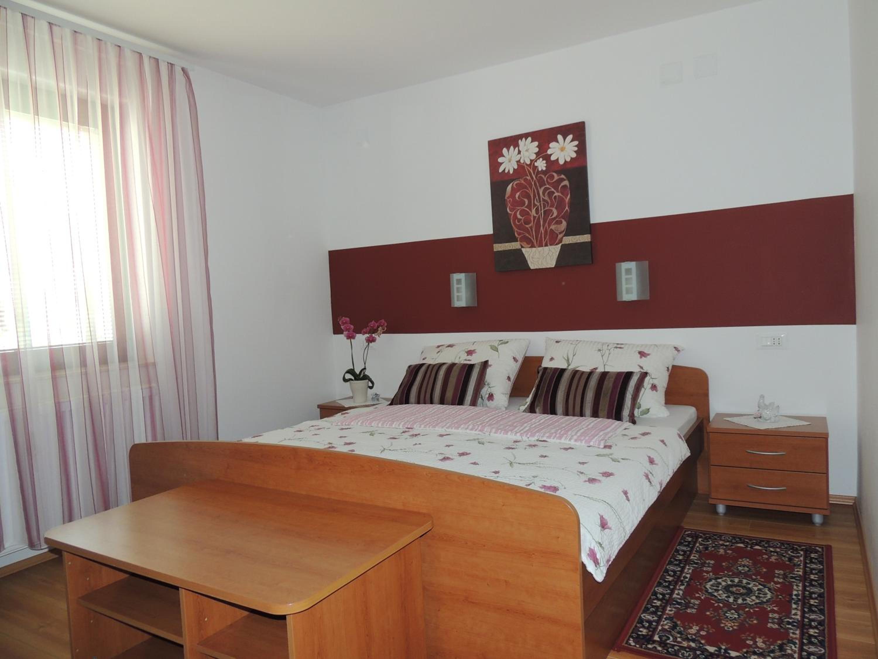 One-Bedroom Apartment - Photo 3