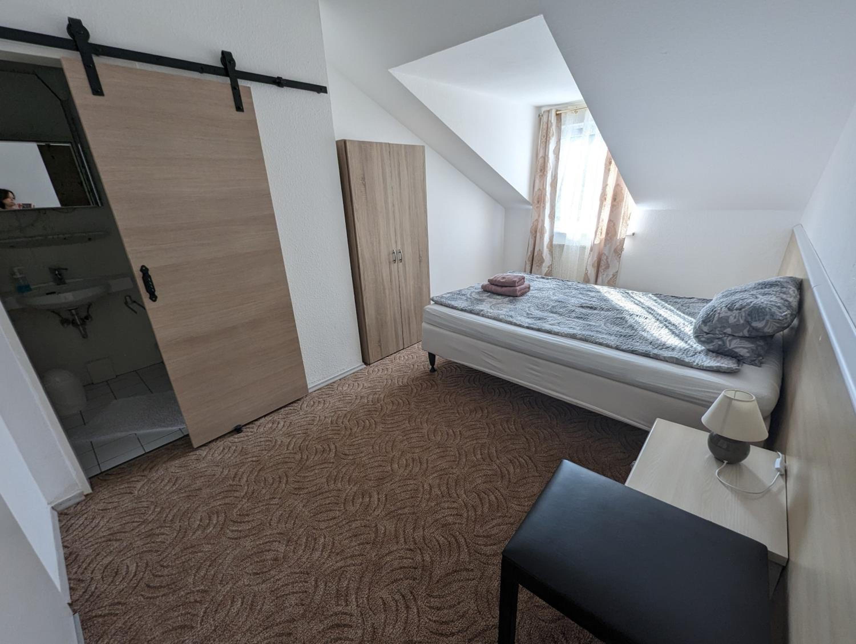 Single Room photo 2