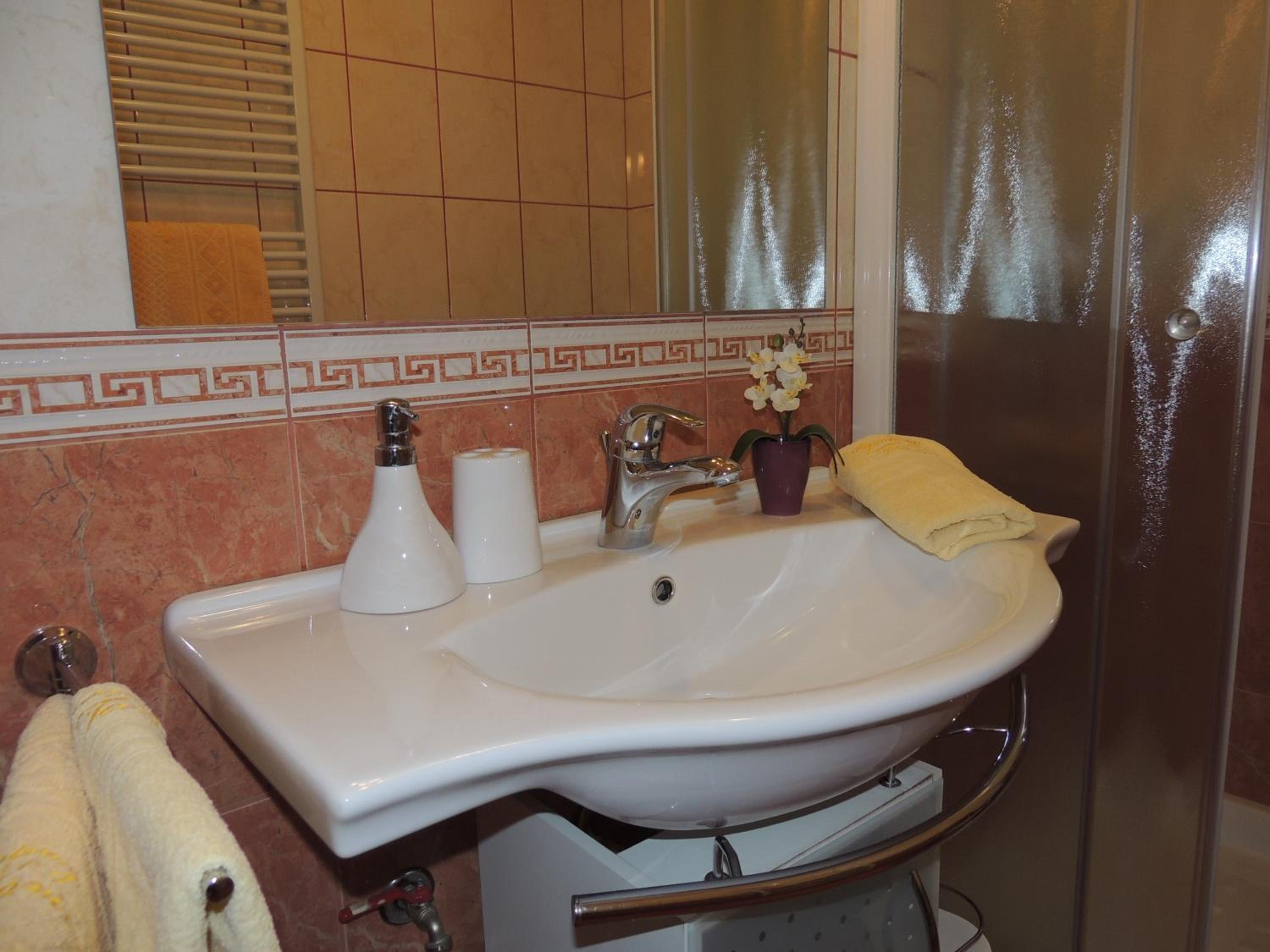 One-Bedroom Apartment - Photo 12