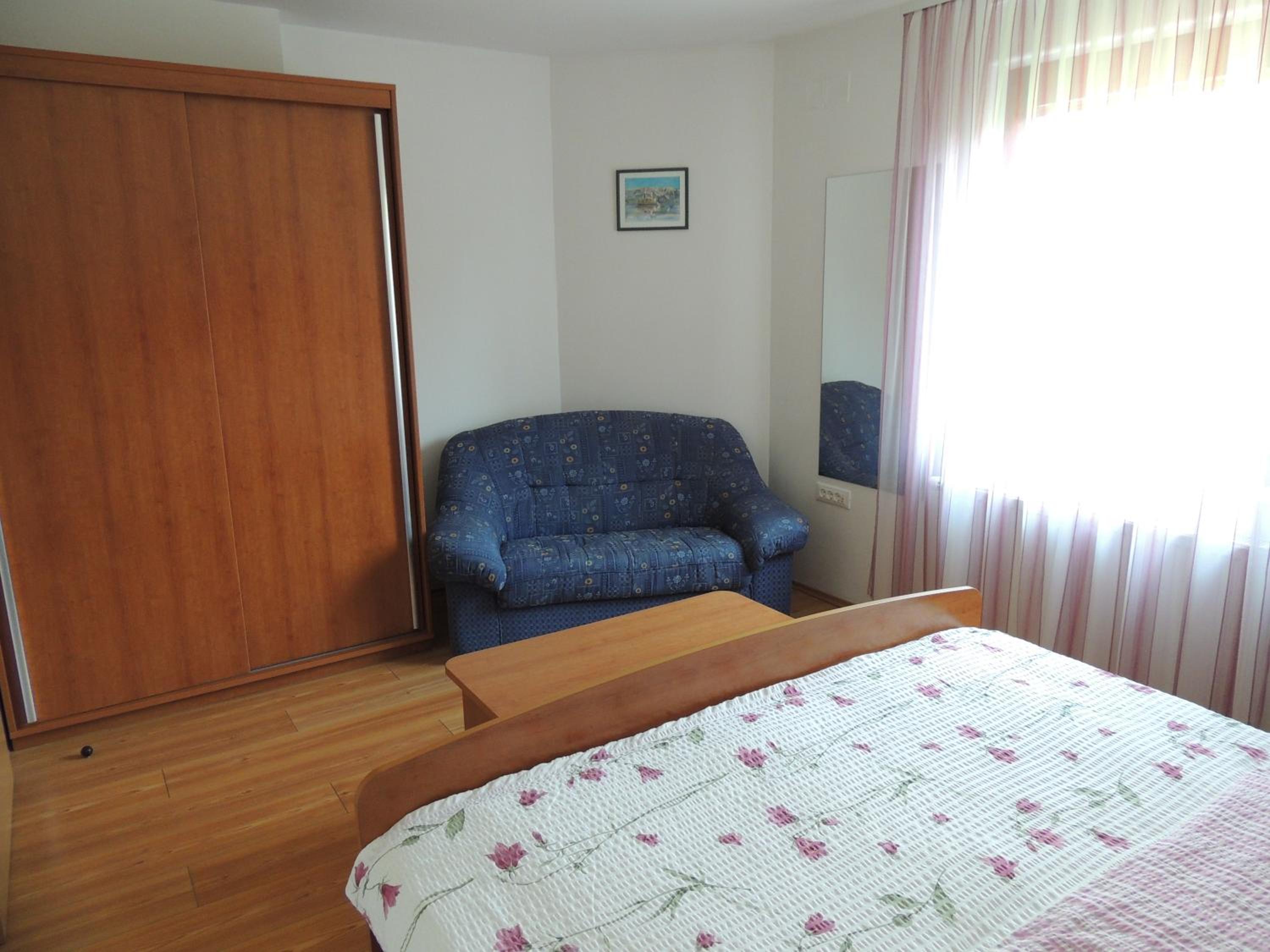 One-Bedroom Apartment - Photo 5