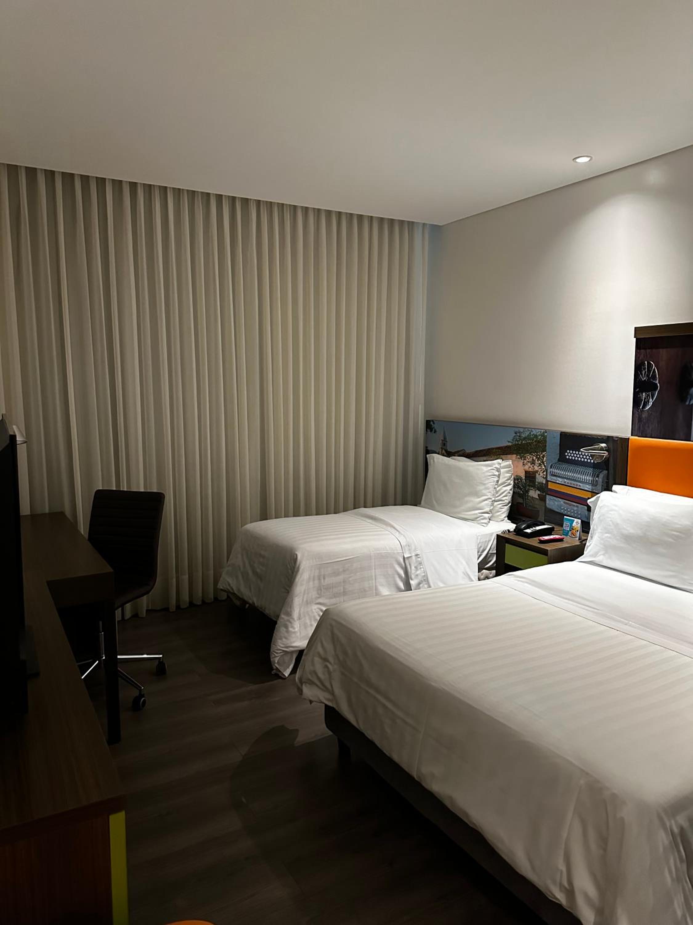 Queen Room with Extra Bed - Non-Smoking photo 1