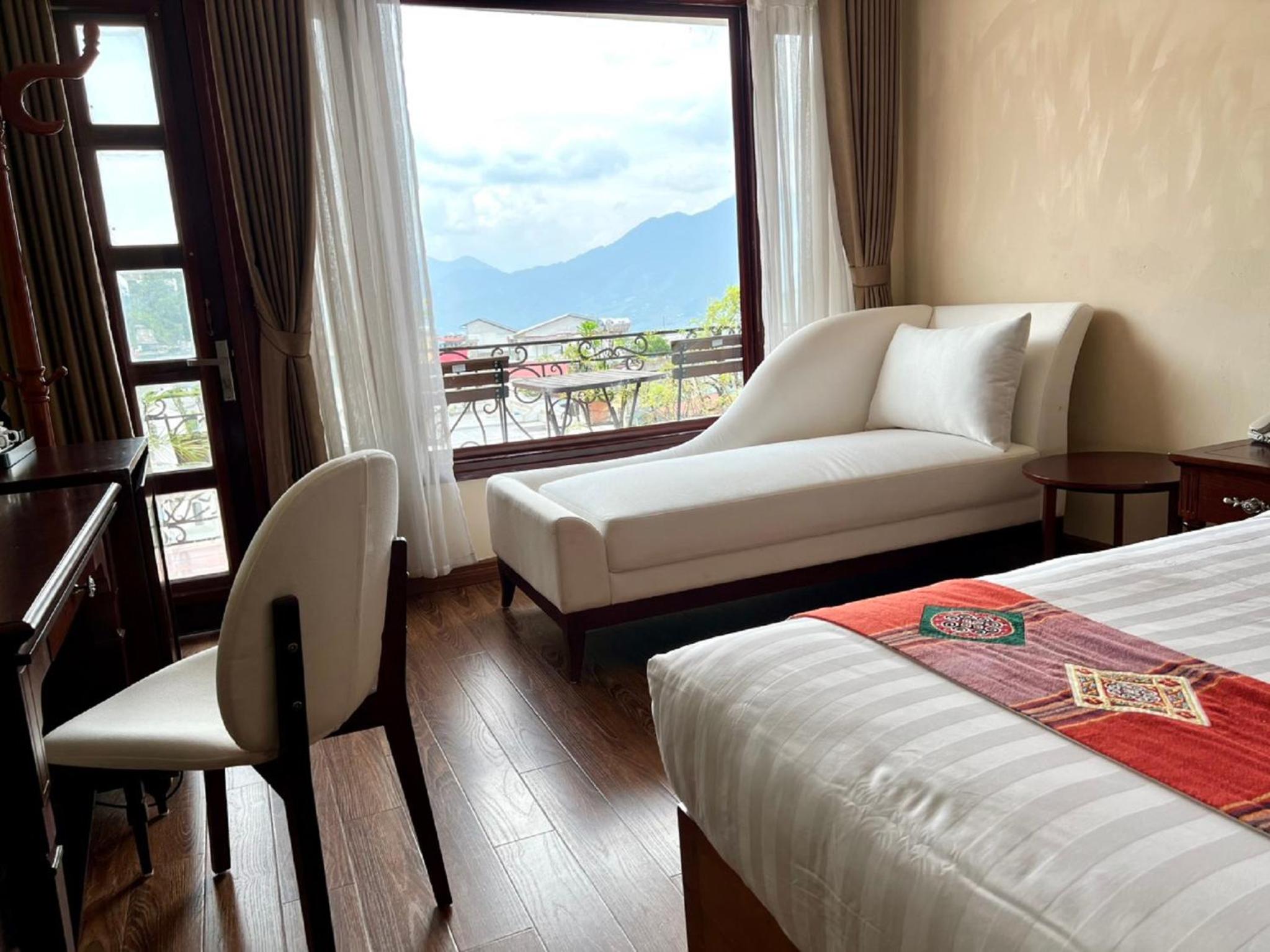 Deluxe Double or Twin Room with Mountain View