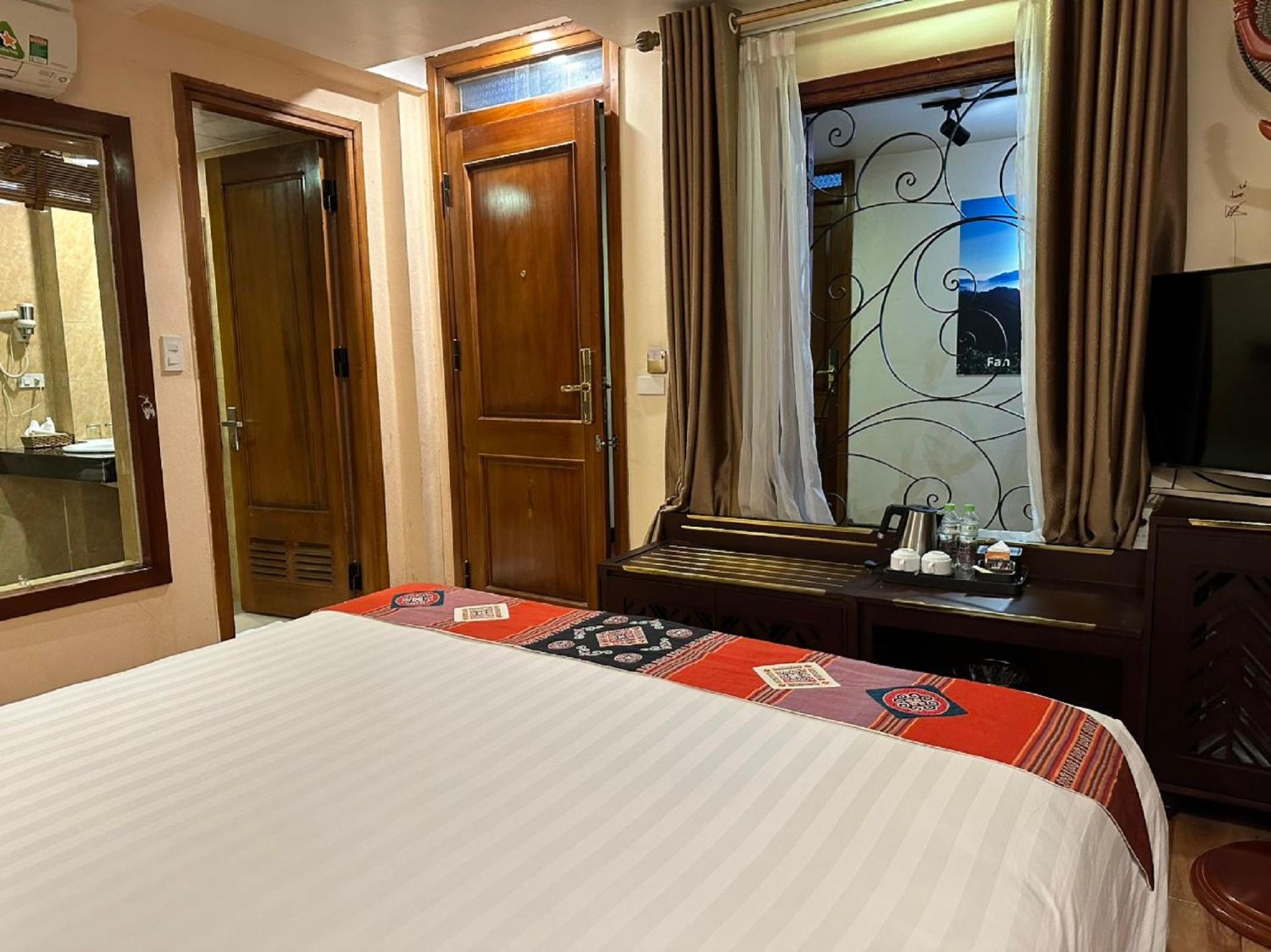 Standard King Room photo 3