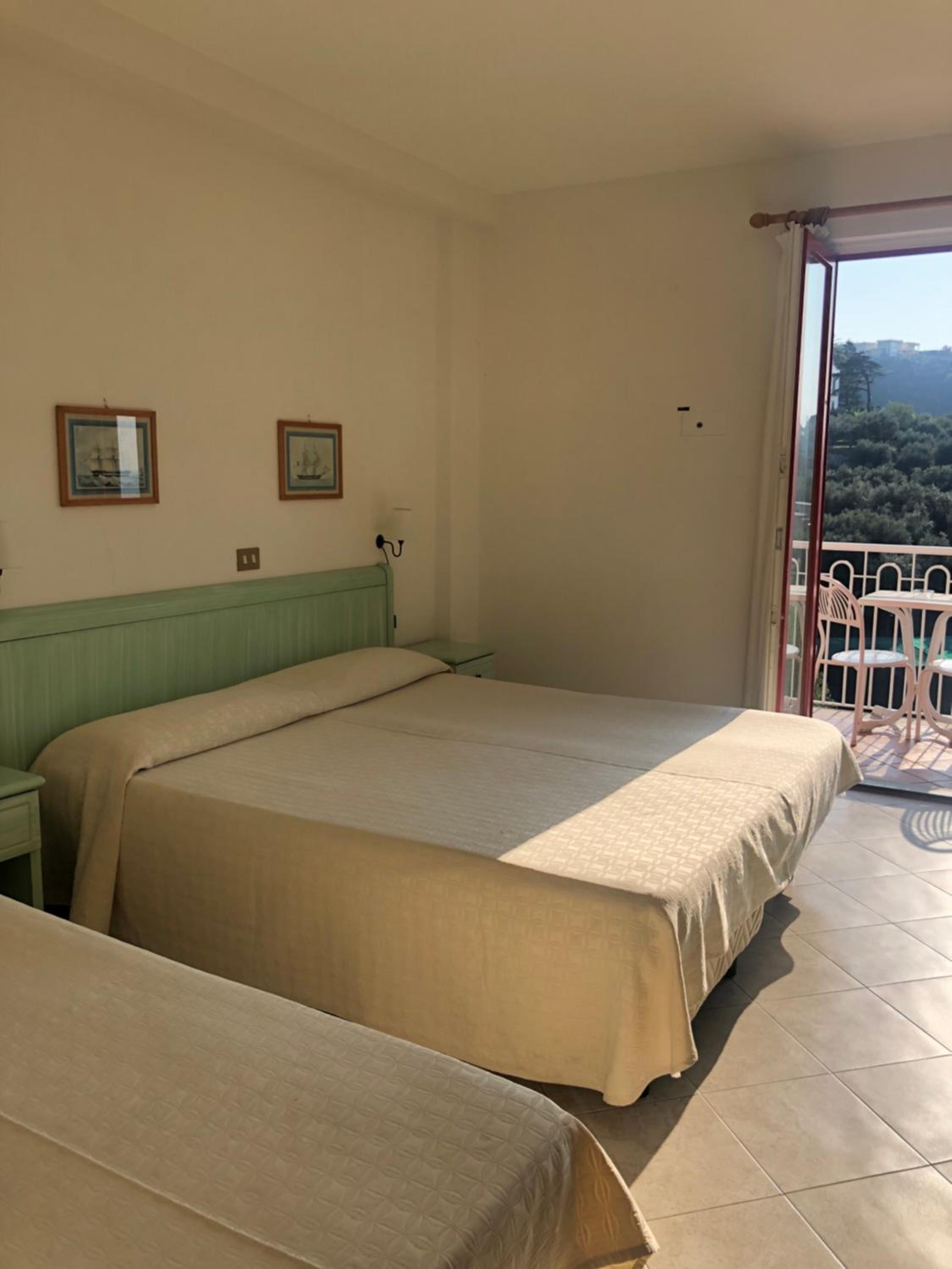Dreibettzimmer mit Balkon