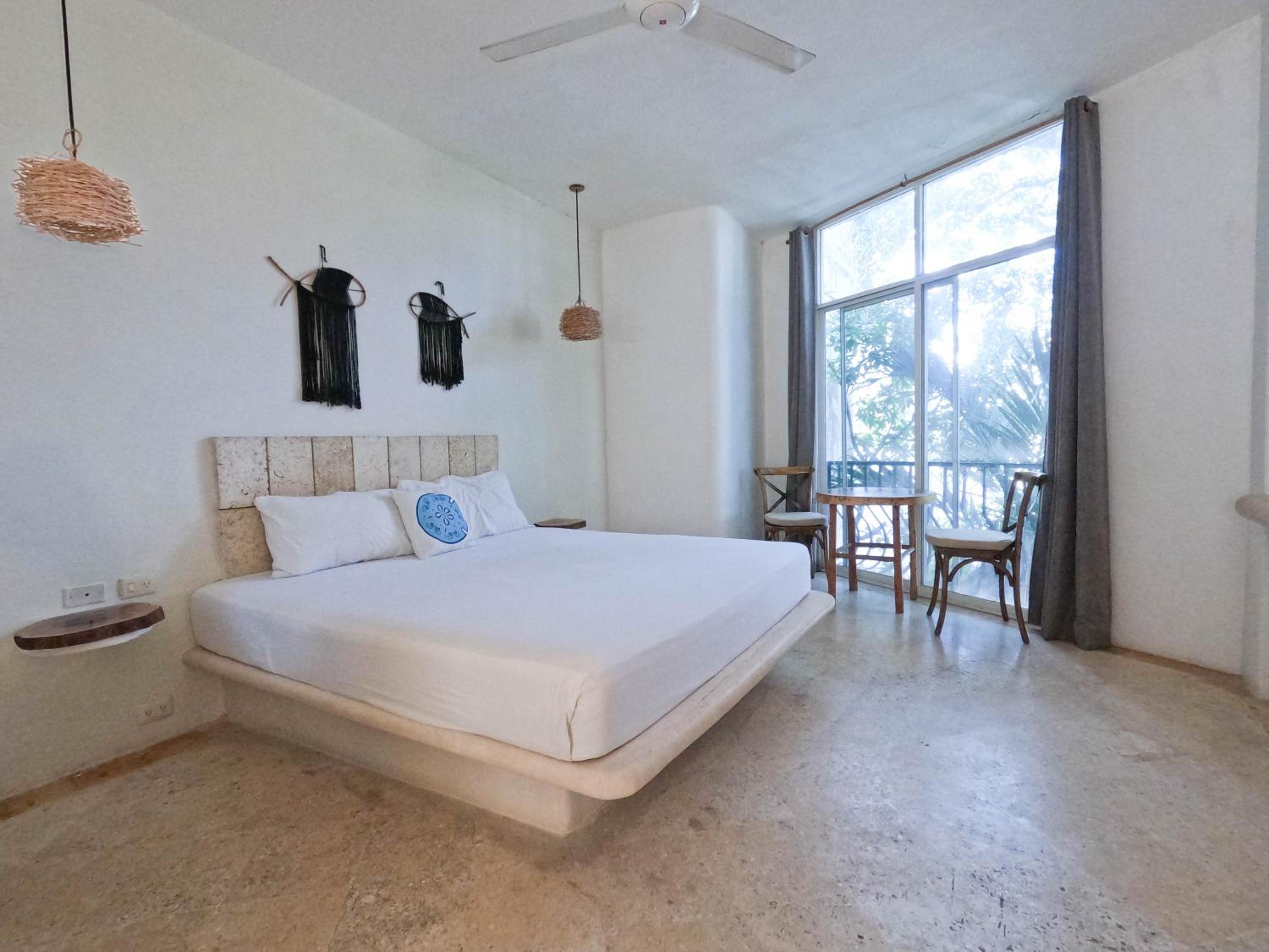Deluxe Room - Photo 31