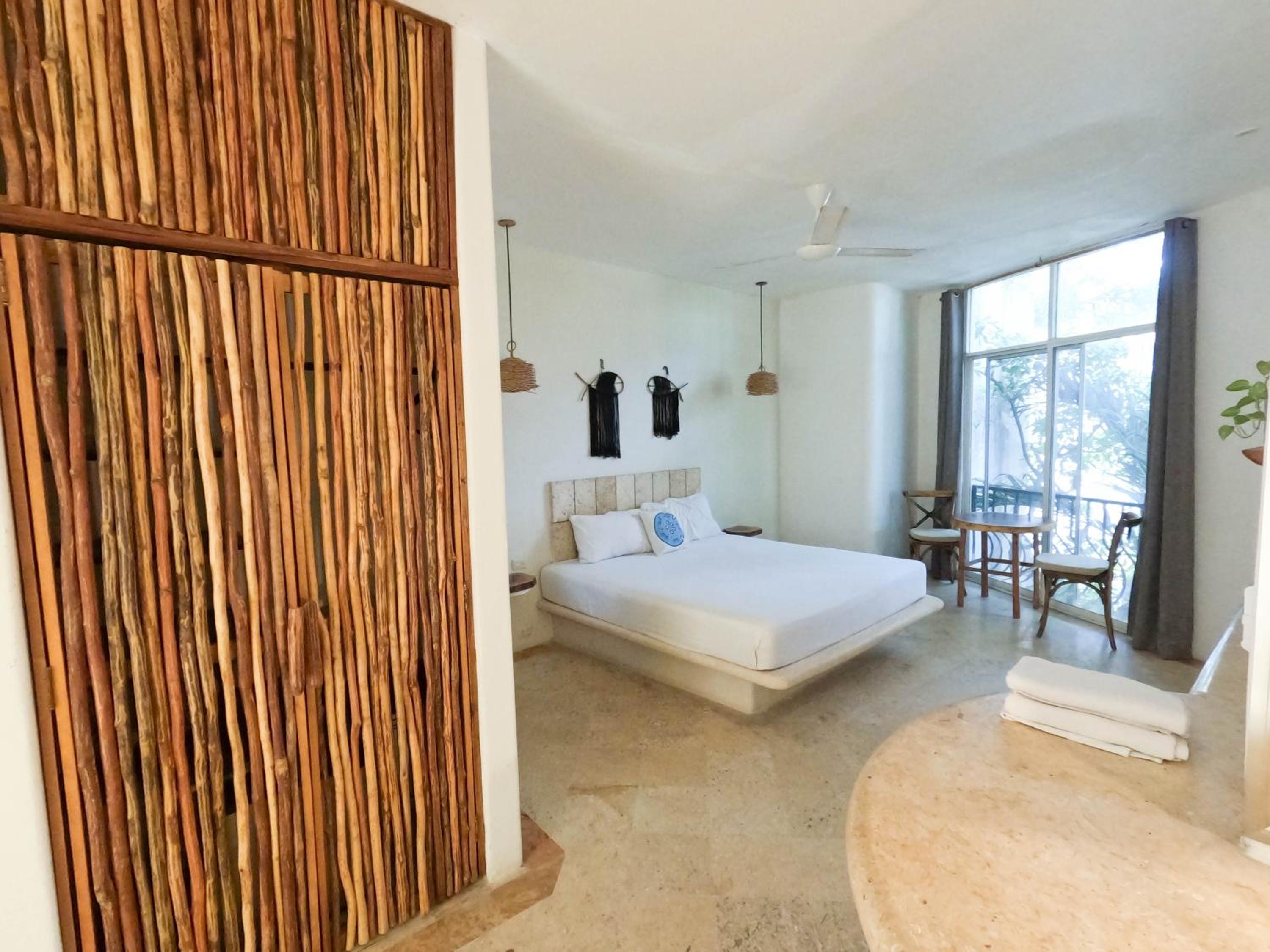 Deluxe Room - Photo 43