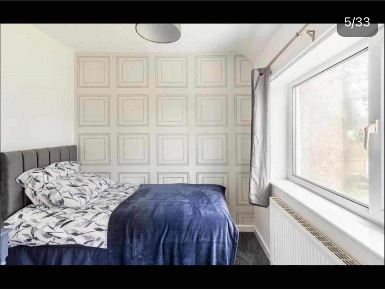 Three-Bedroom House photo 3